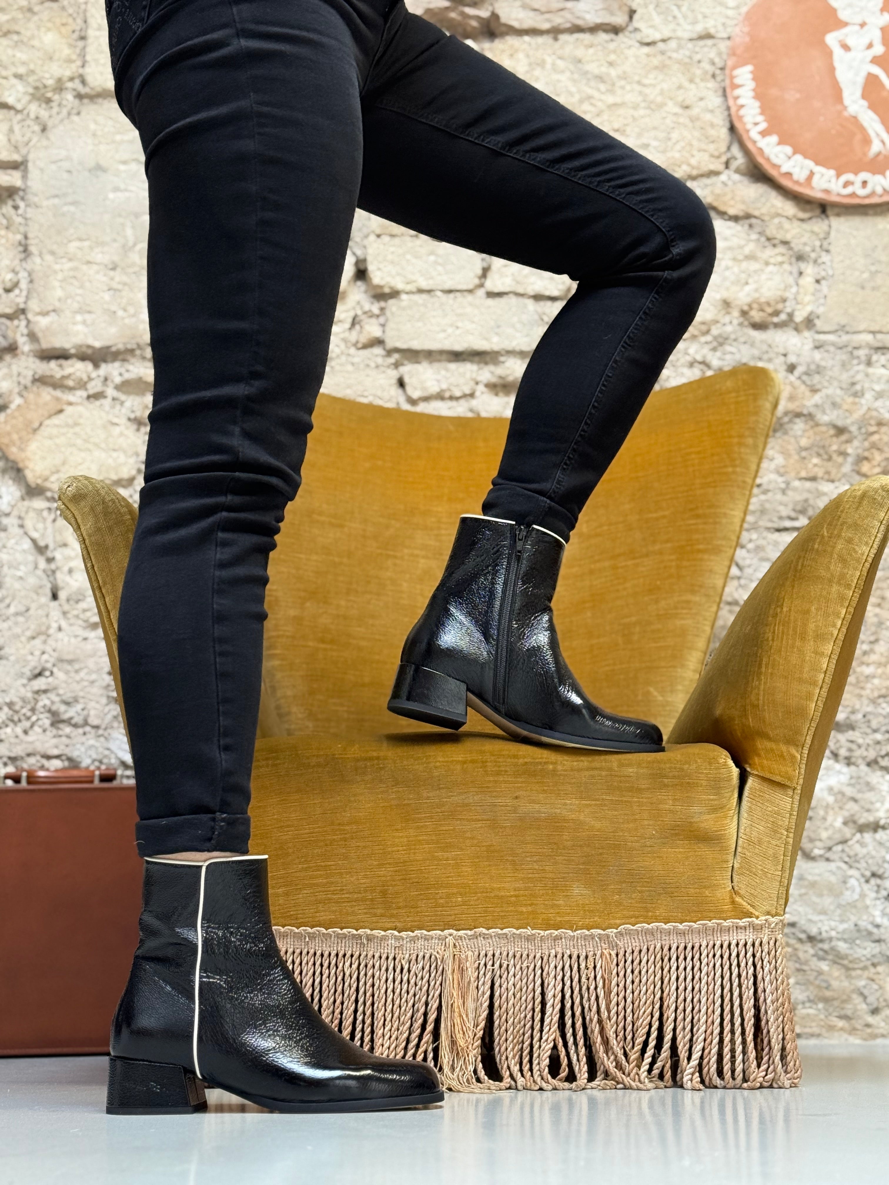 Image of Fender Black stivaletto in naplak nero tacco 4 cm artigianale marchigiana