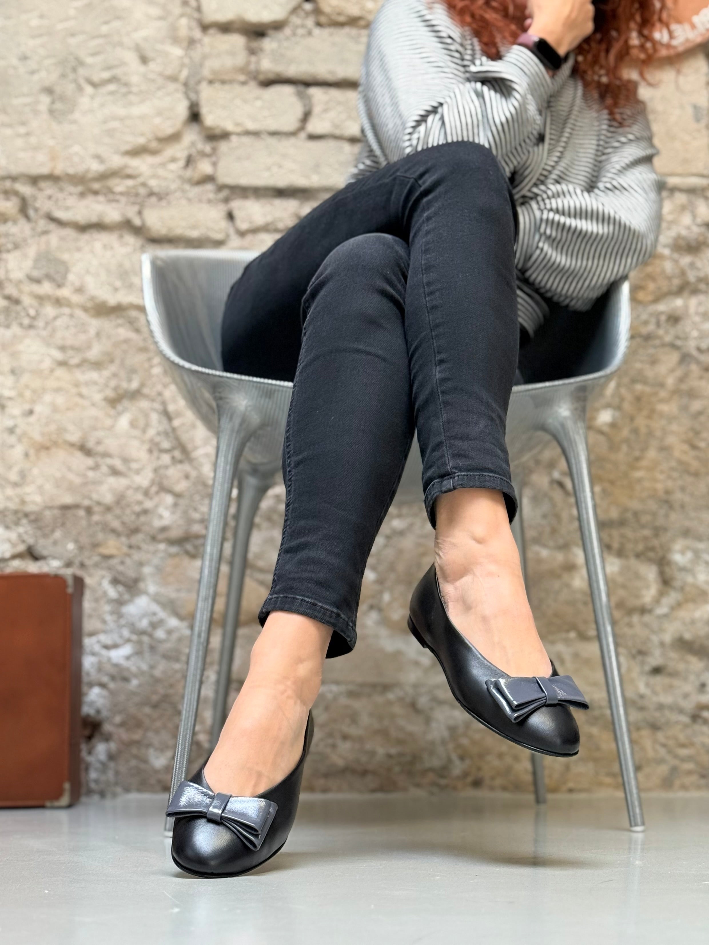 Image of Frack Black ballerina a sacchetto in nappa nera lavorazione artigianale marchigiana