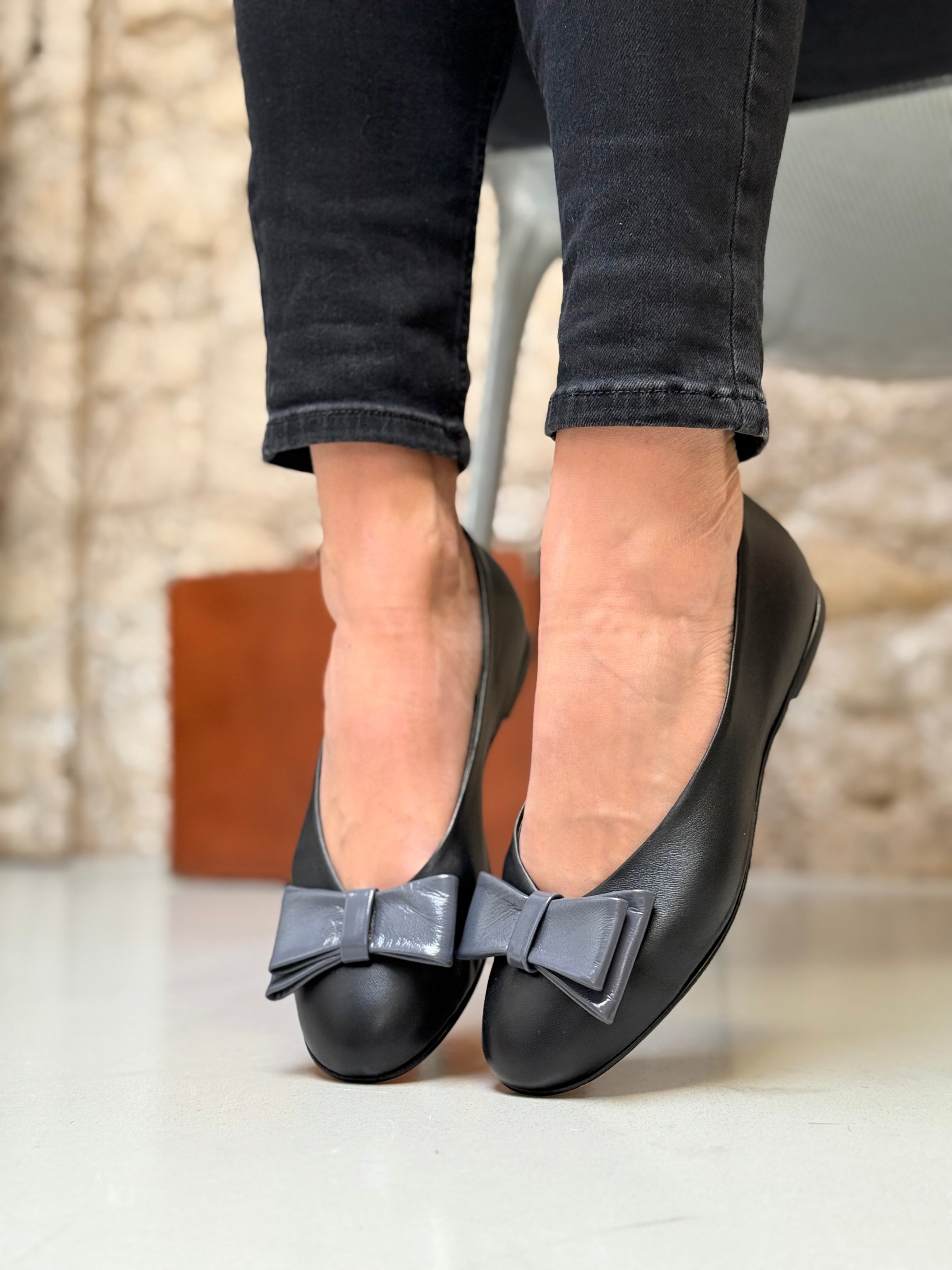 Image of Frack Black ballerina a sacchetto in nappa nera lavorazione artigianale marchigiana