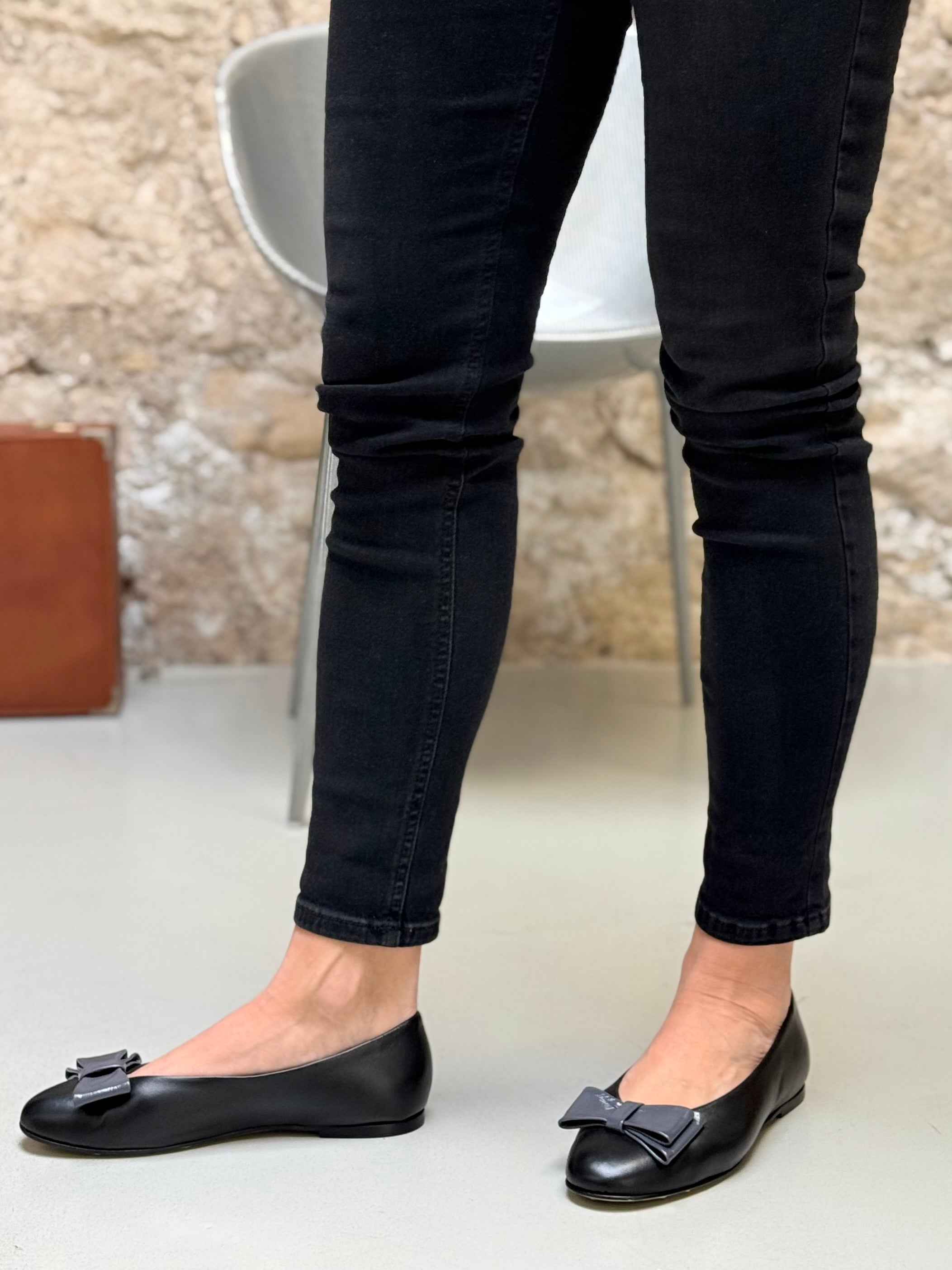 Image of Frack Black ballerina a sacchetto in nappa nera lavorazione artigianale marchigiana