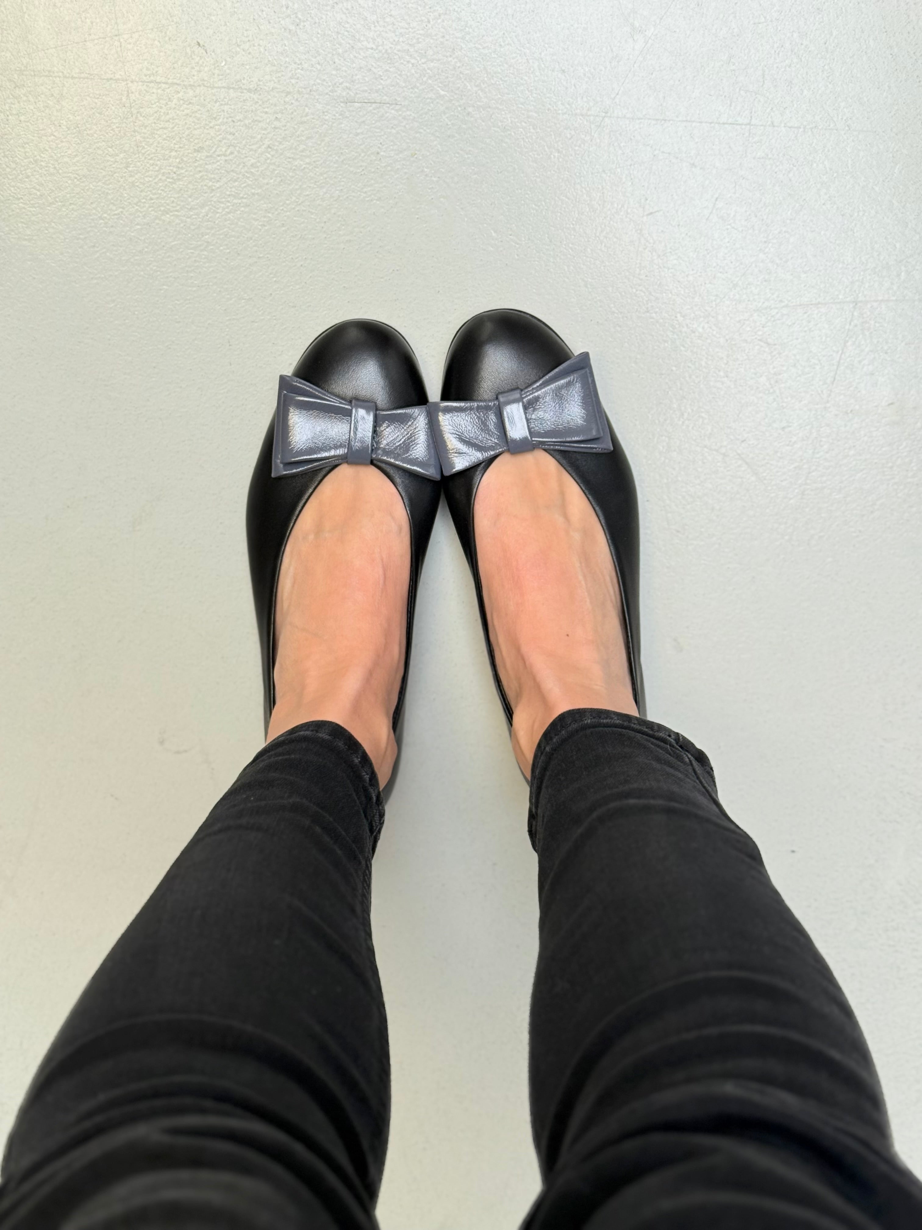 Image of Frack Black ballerina a sacchetto in nappa nera lavorazione artigianale marchigiana