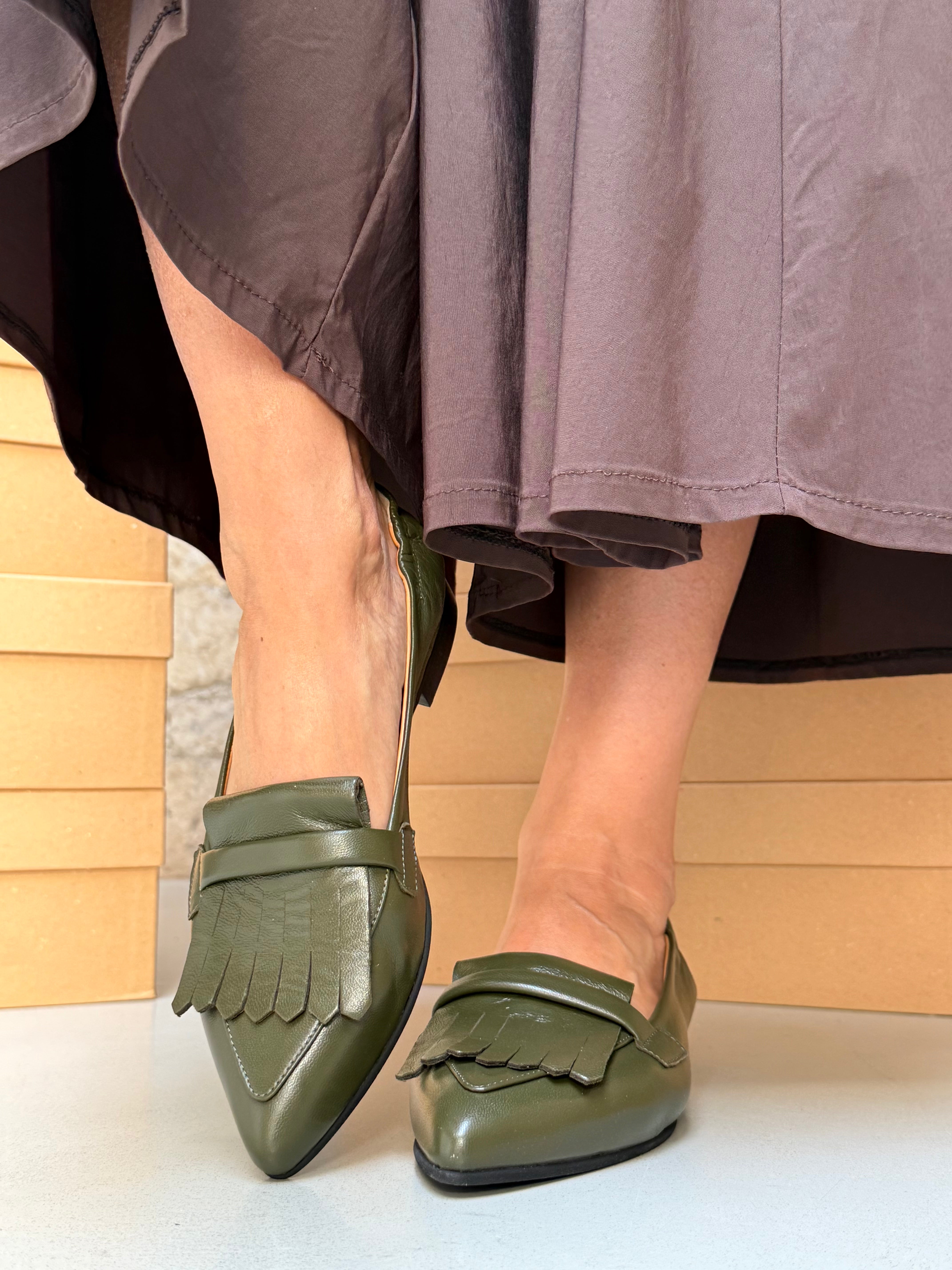 Image of Flexy Green mocassino in nappa verde militare tacco 2 artigianale marchigiana