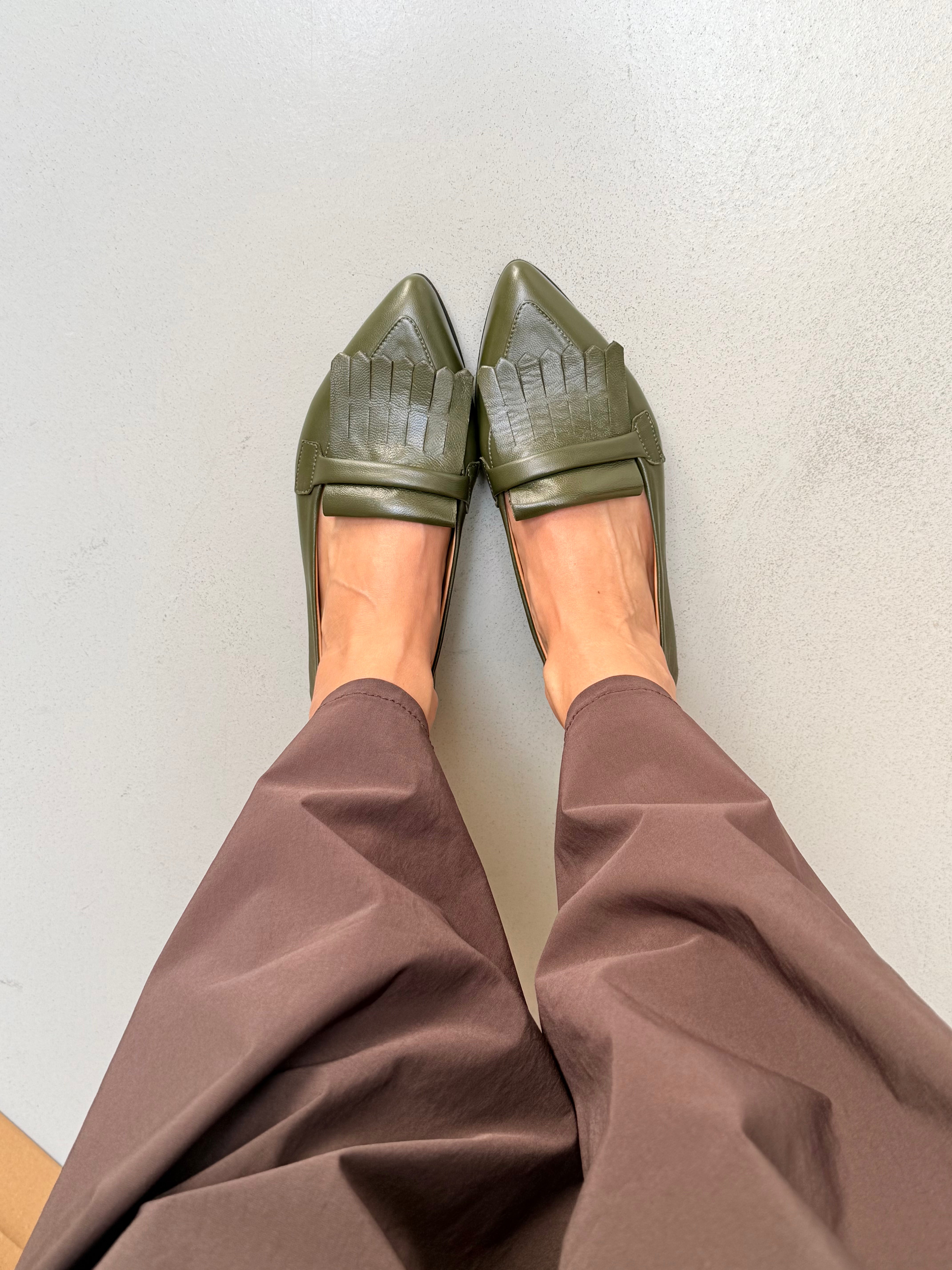 Image of Flexy Green mocassino in nappa verde militare tacco 2 artigianale marchigiana