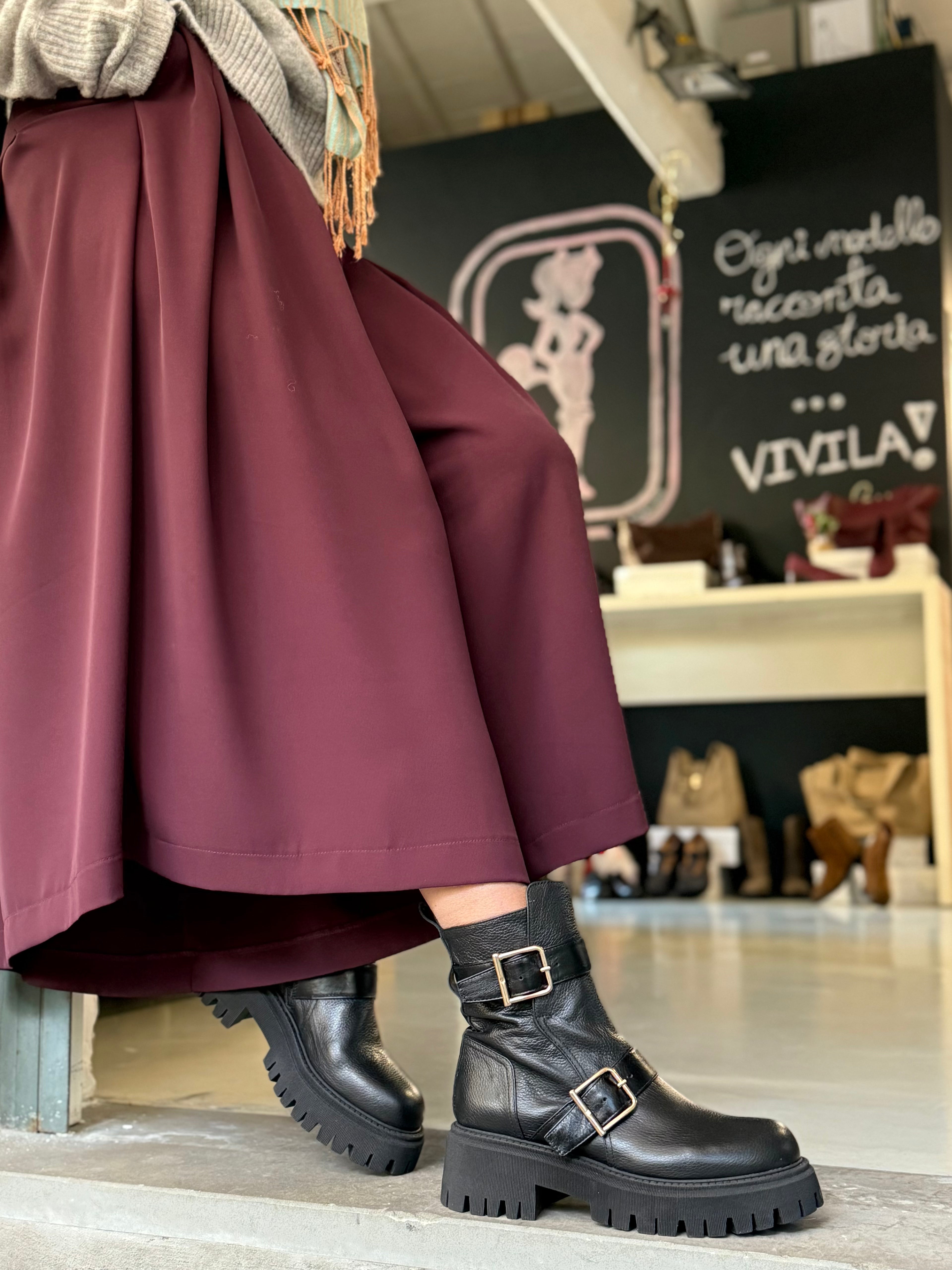 Image of Cobain stivaletto in pelle nera con doppia fibbia artigianale marchigiano