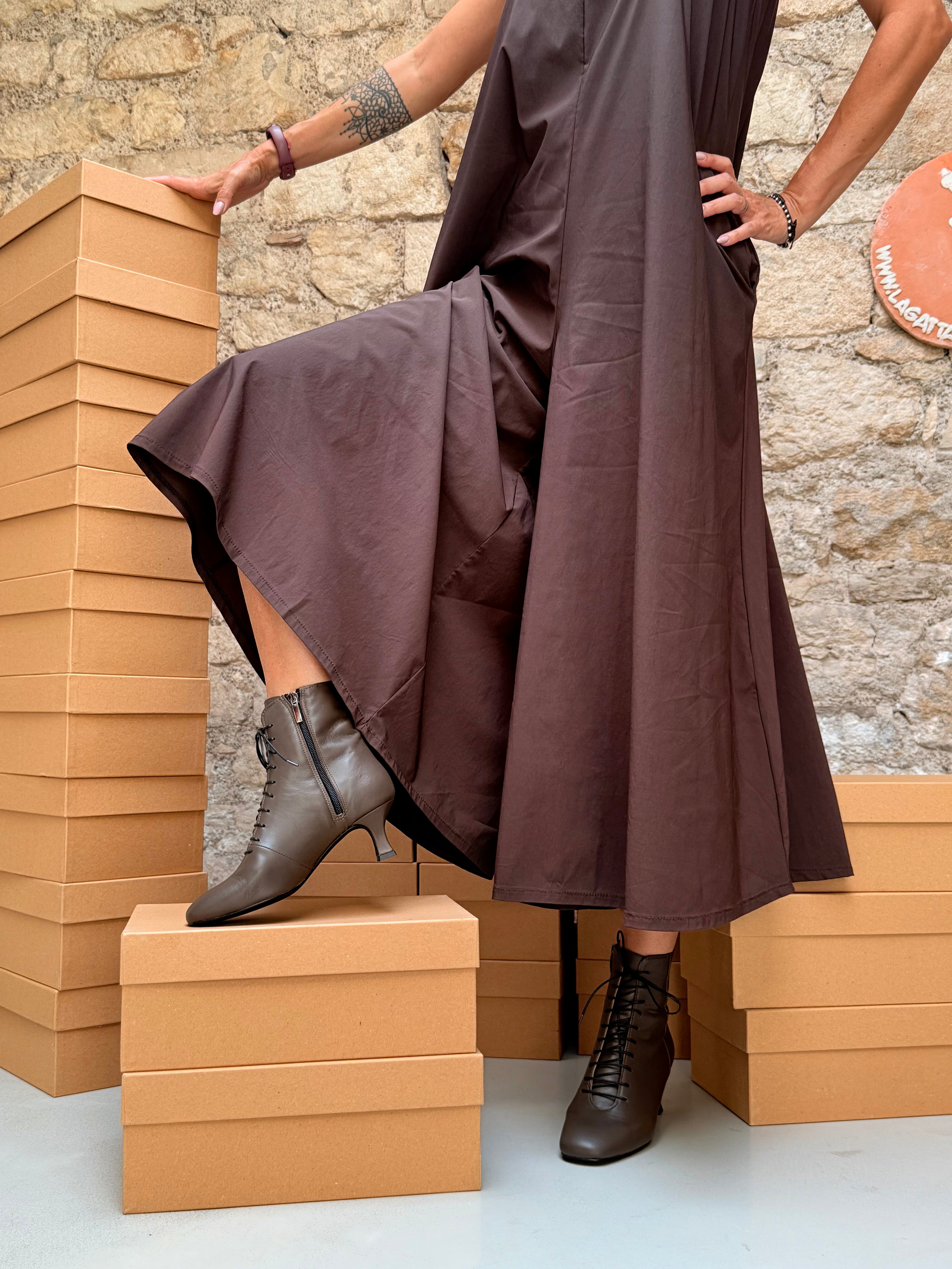 Image of Cancan Fango tronchetto in nappa tacco 5.5 artigianale pugliese