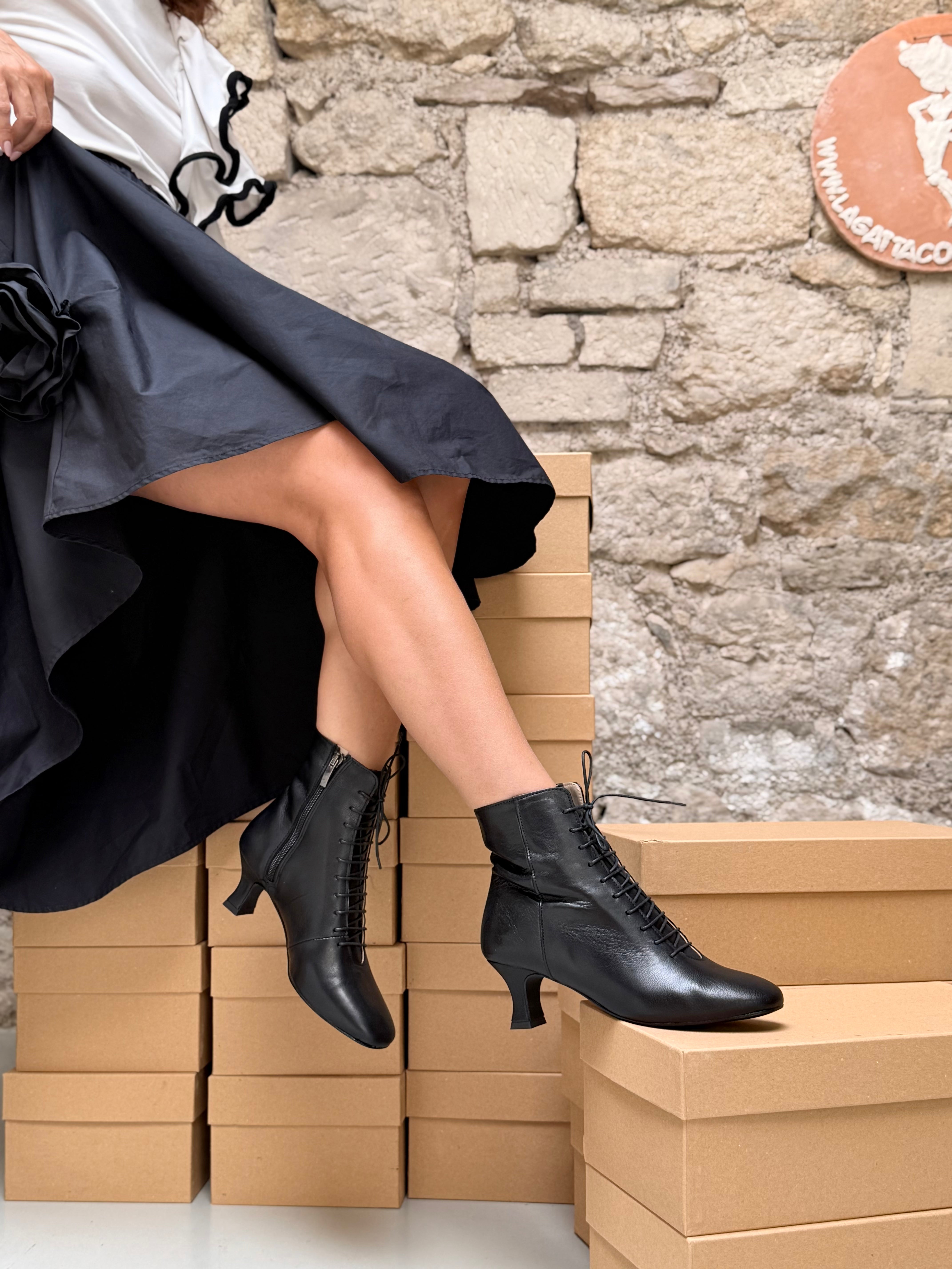 Image of Cancan Black tronchetto in nappa nera tacco 5.5 artigianale pugliese