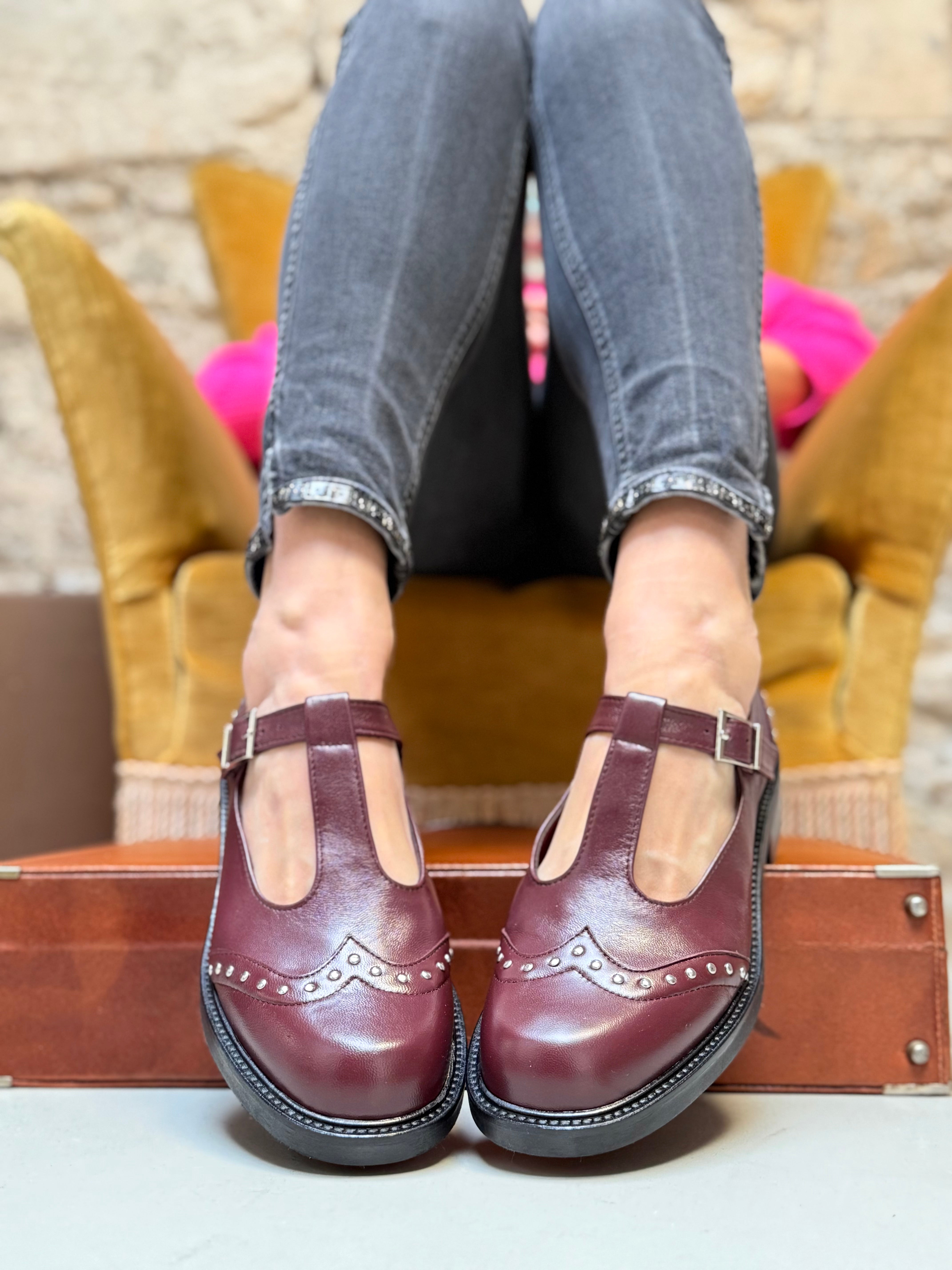 Image of Totoro Wine scarpina bassa in pelle T-bar tacco 3cm artigianale toscana