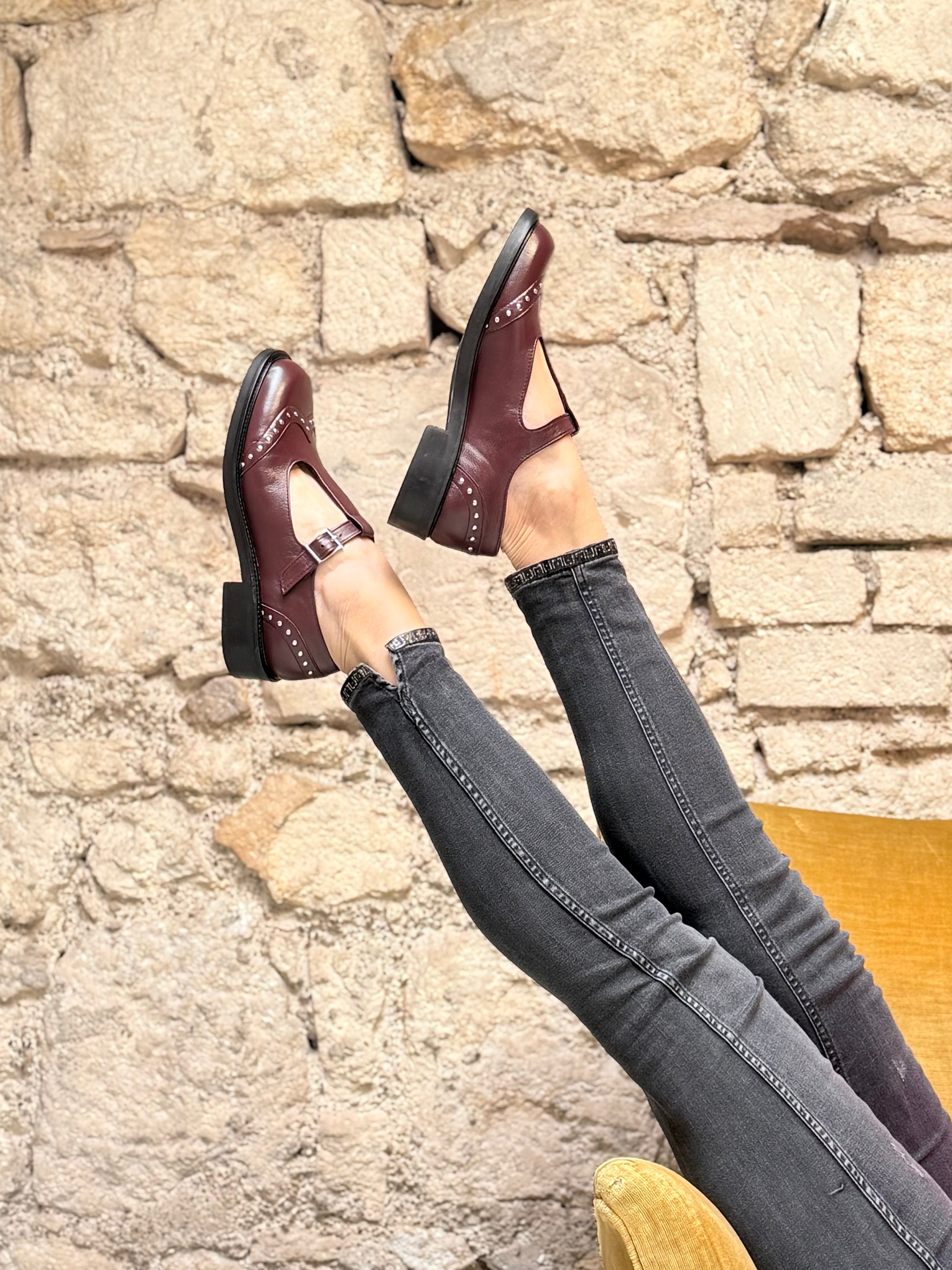 Image of Totoro Wine scarpina bassa in pelle T-bar tacco 3cm artigianale toscana