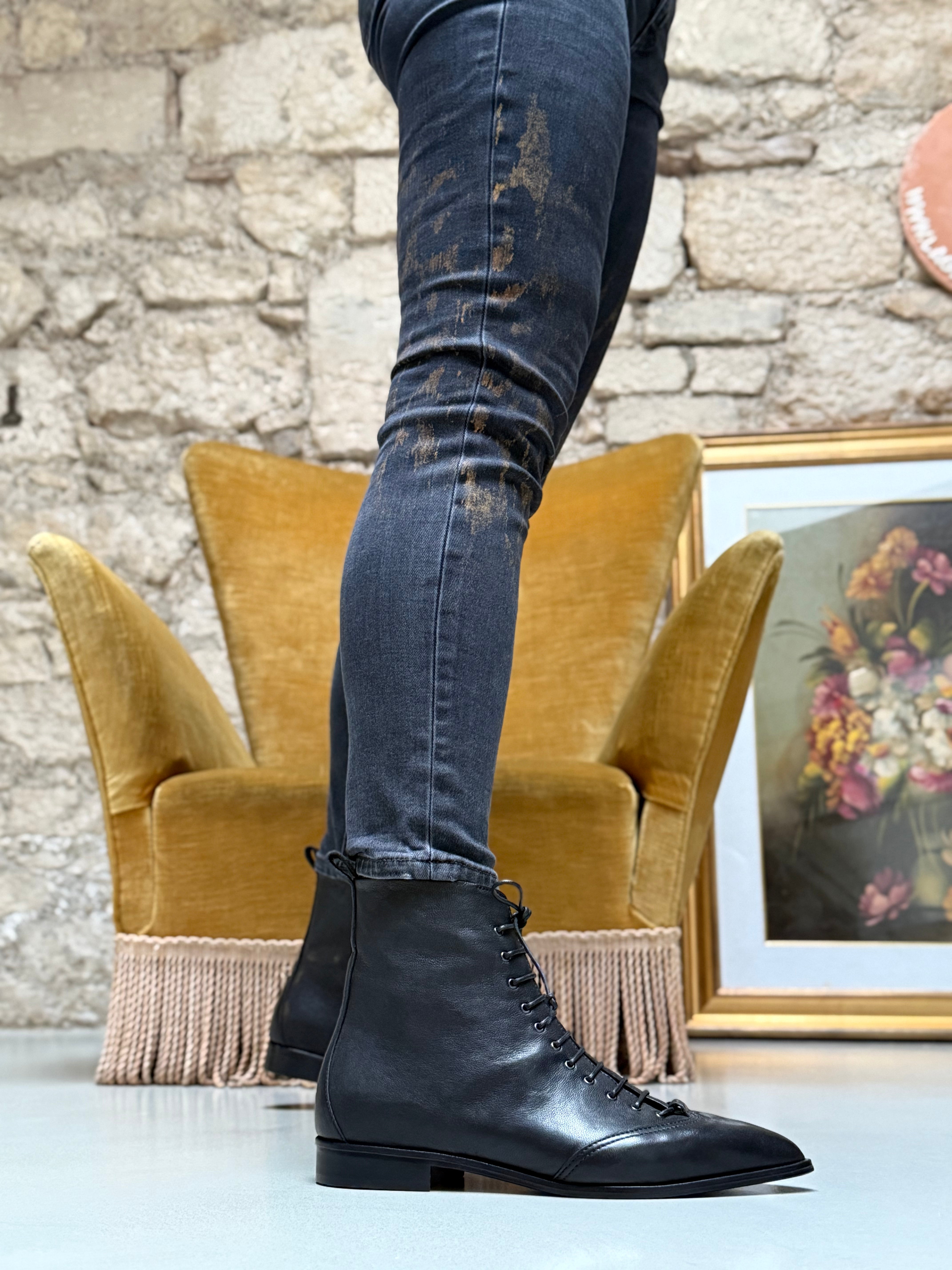 Image of Dandy Black tronchetto in nappa nera tacco 2 artigianale marchigiana
