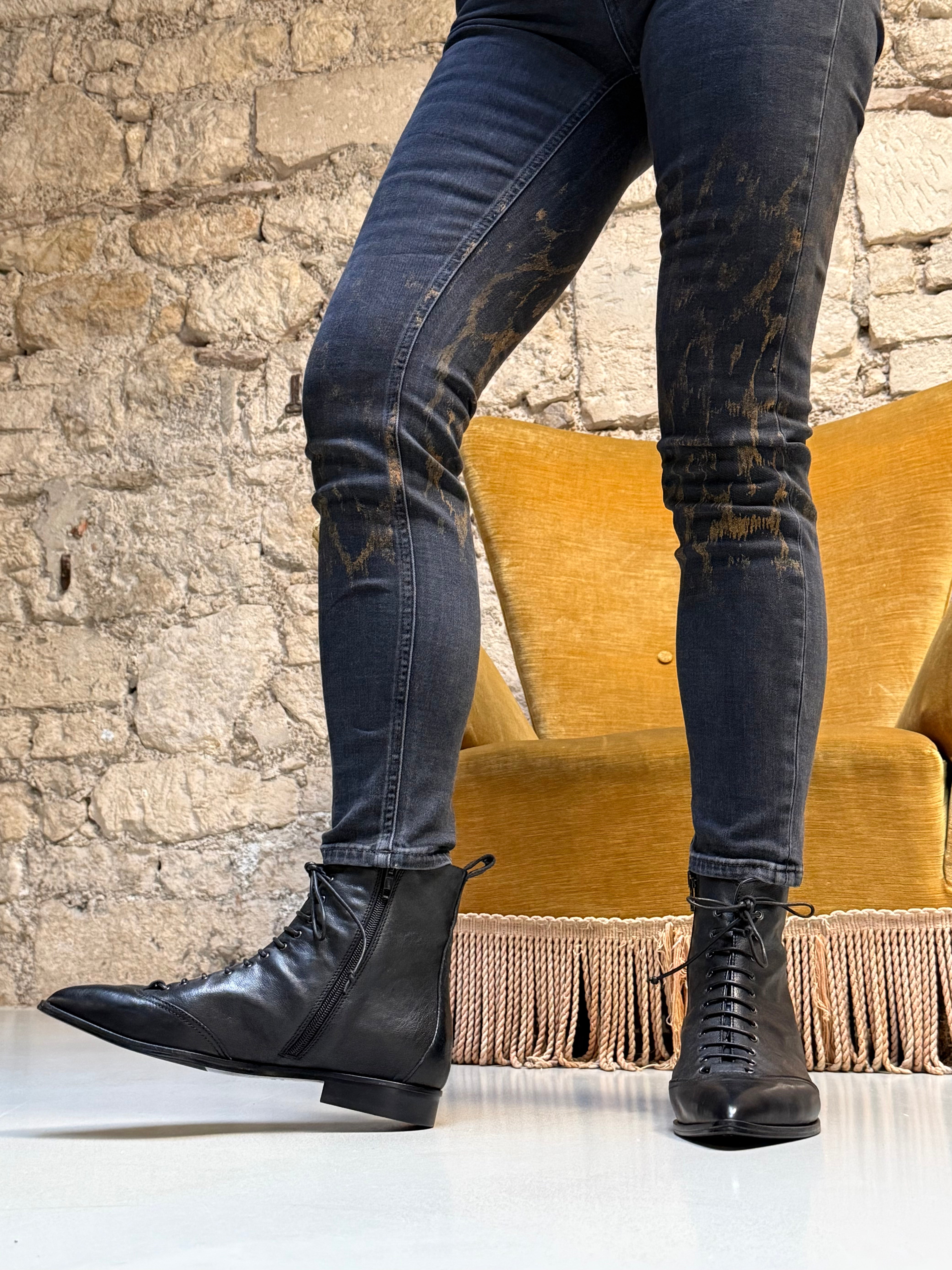 Image of Dandy Black tronchetto in nappa nera tacco 2 artigianale marchigiana