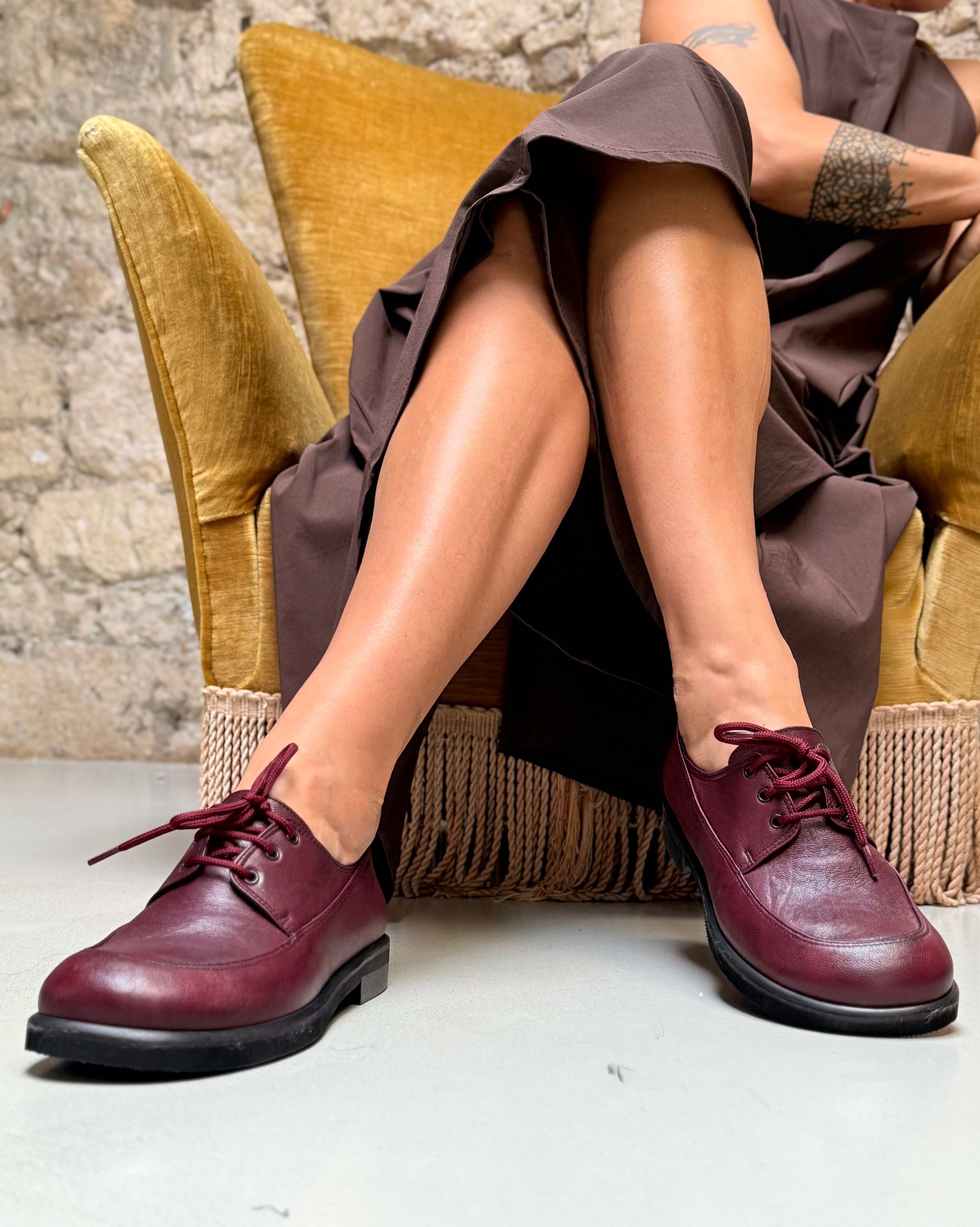 Image of Adam Wine scarpa bassa allacciata in nappa amaranto - artigianale marchigiana