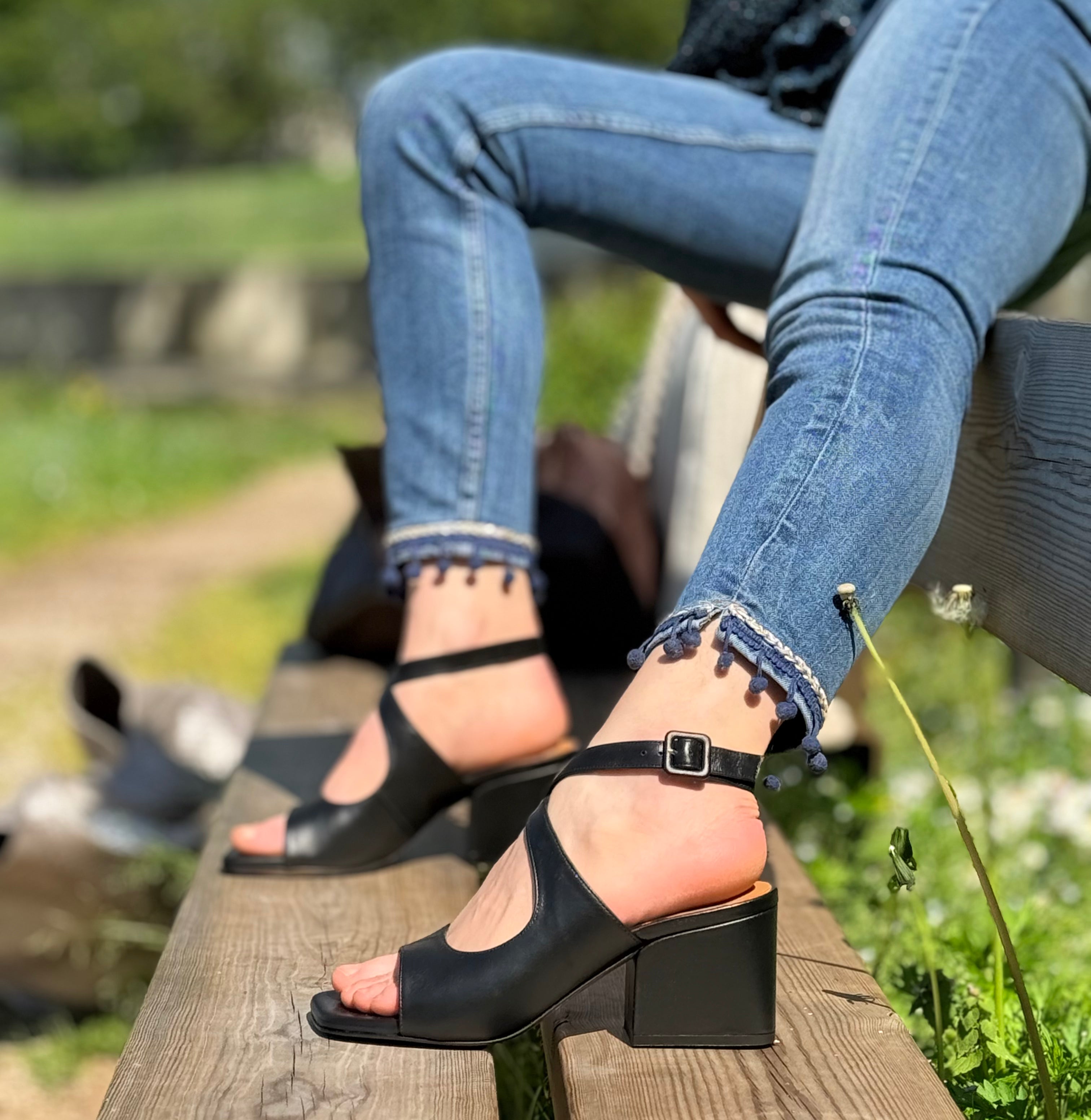 Blanca Black sandalo chanel in nappa nera tacco 7 cm lavorazione artigianale