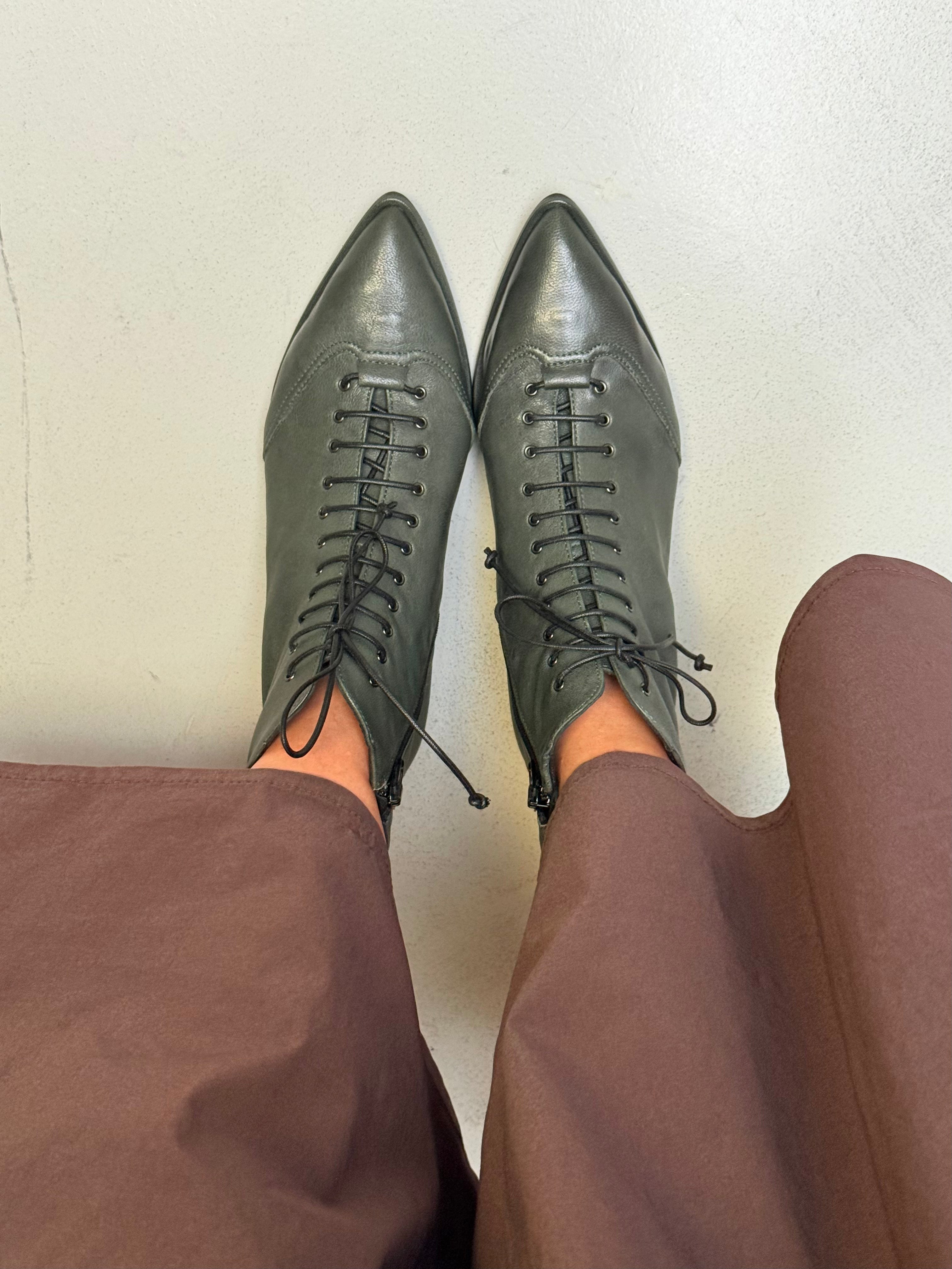 Image of Dandy Forest tronchetto in nappa verde tacco 2 artigianale marchigiana