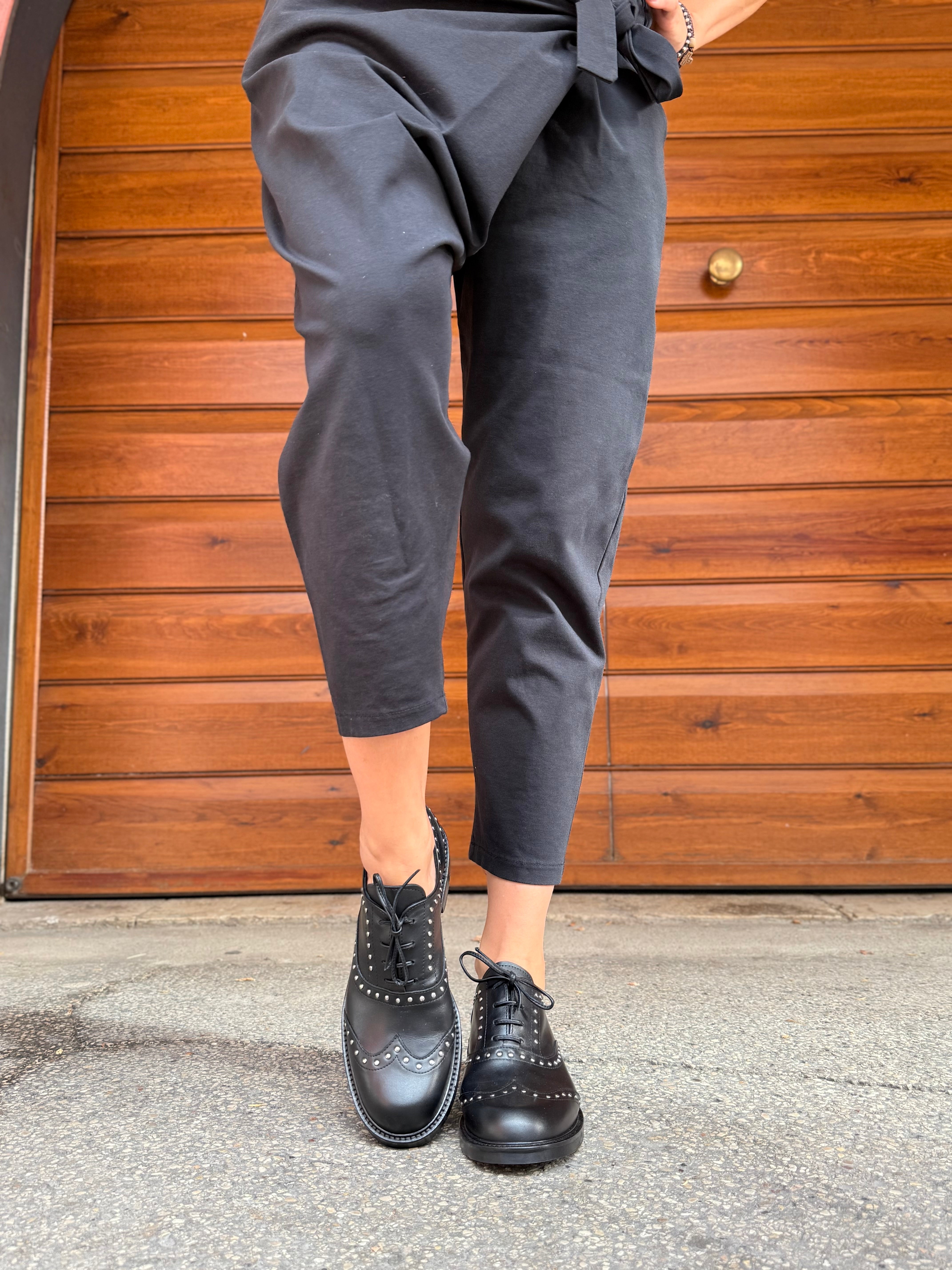 Image of Ghibli Black oxford in pelle nera e borchie artigianale toscana