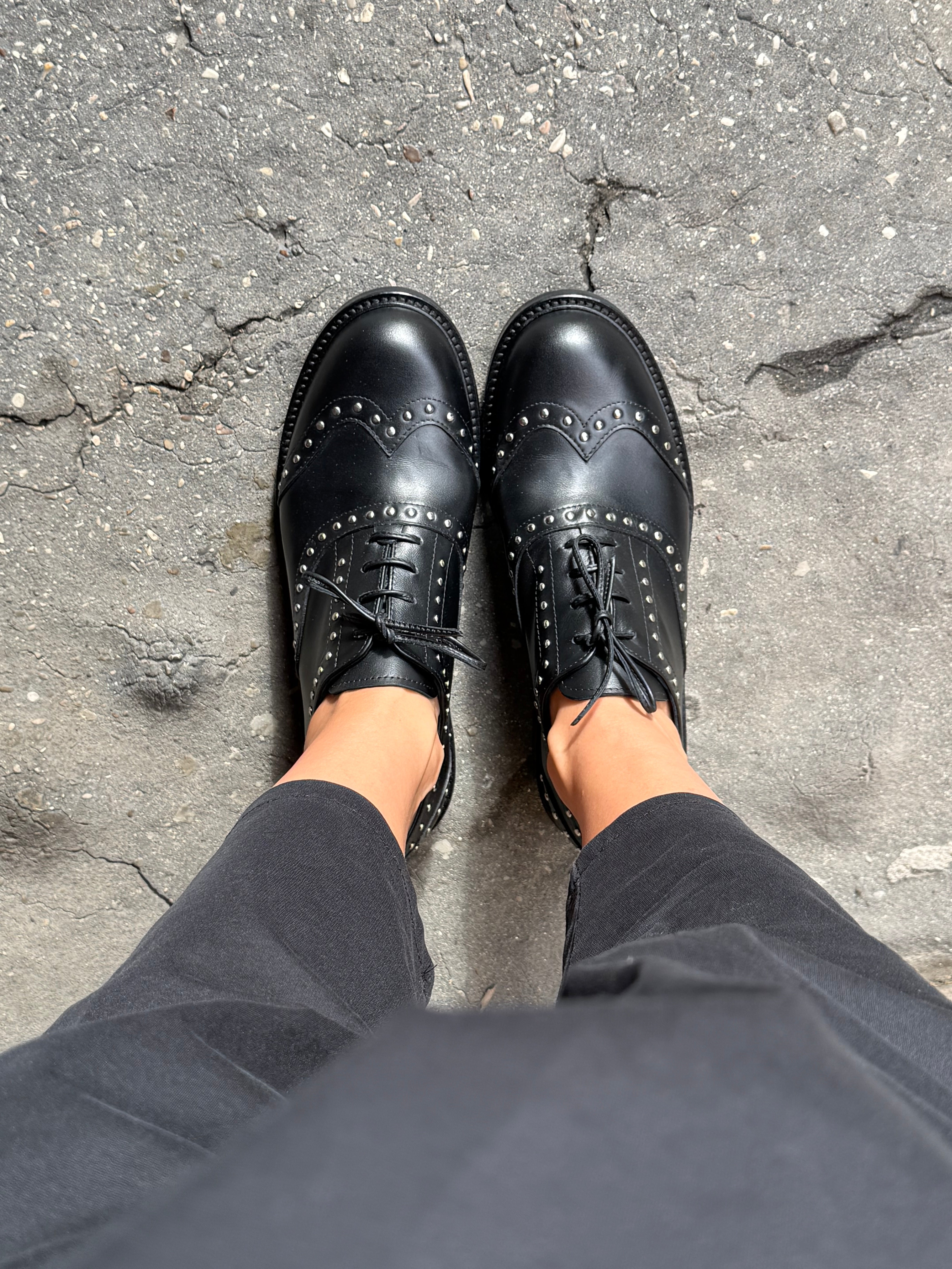 Image of Ghibli Black oxford in pelle nera e borchie artigianale toscana
