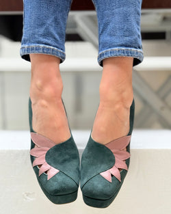 Image of Suzi Green decollete anni 70 in camoscio verde tacco 8.5cm plateau 3cm artigianale marchigiana
