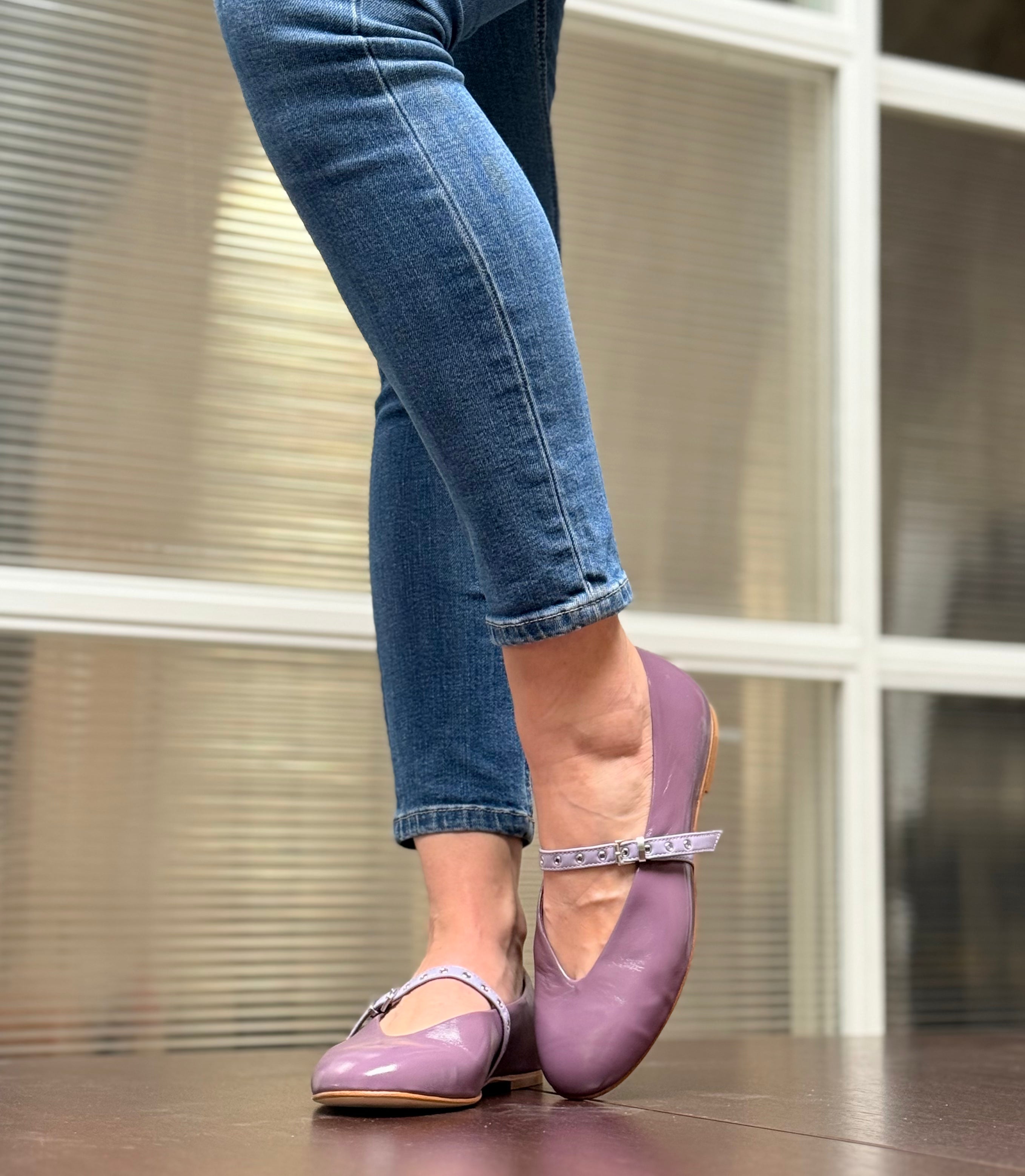 Image of Tilde Uva ballerina a sacchetto in vernice viola su base camoscio lavorazione artigianale