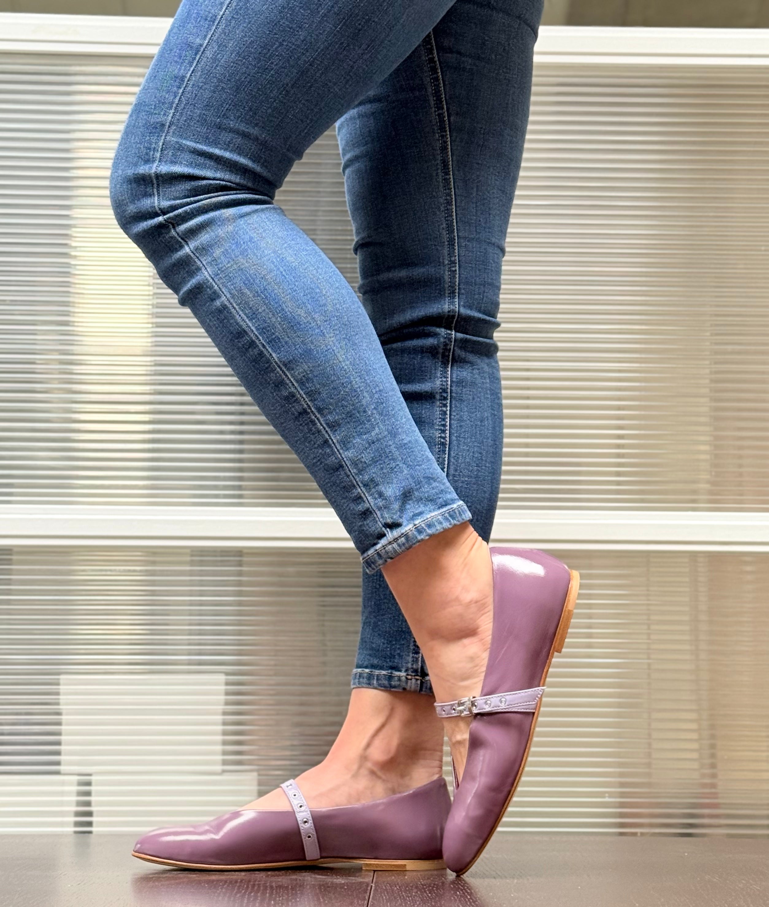 Image of Tilde Uva ballerina a sacchetto in vernice viola su base camoscio lavorazione artigianale