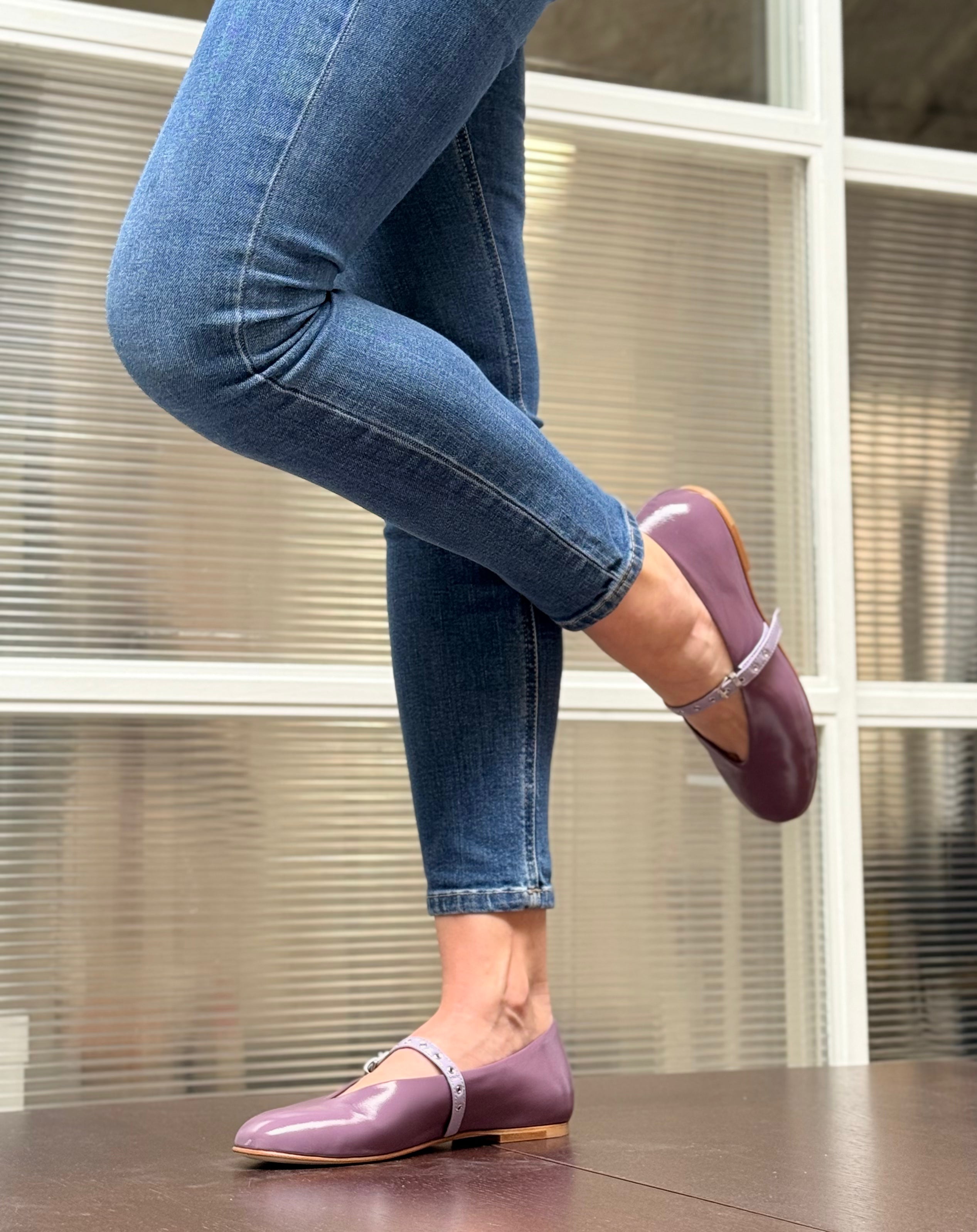 Image of Tilde Uva ballerina a sacchetto in vernice viola su base camoscio lavorazione artigianale