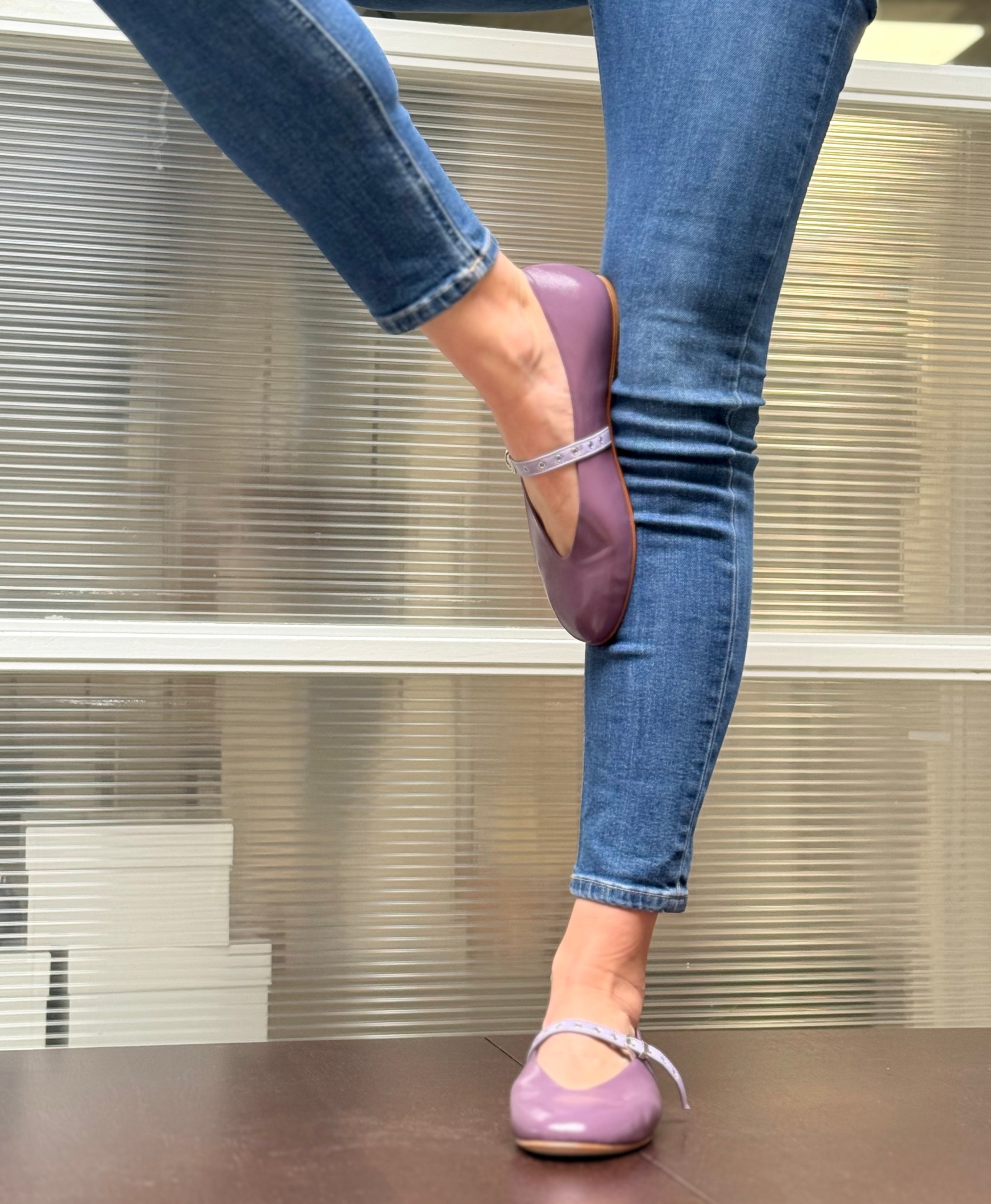 Image of Tilde Uva ballerina a sacchetto in vernice viola su base camoscio lavorazione artigianale