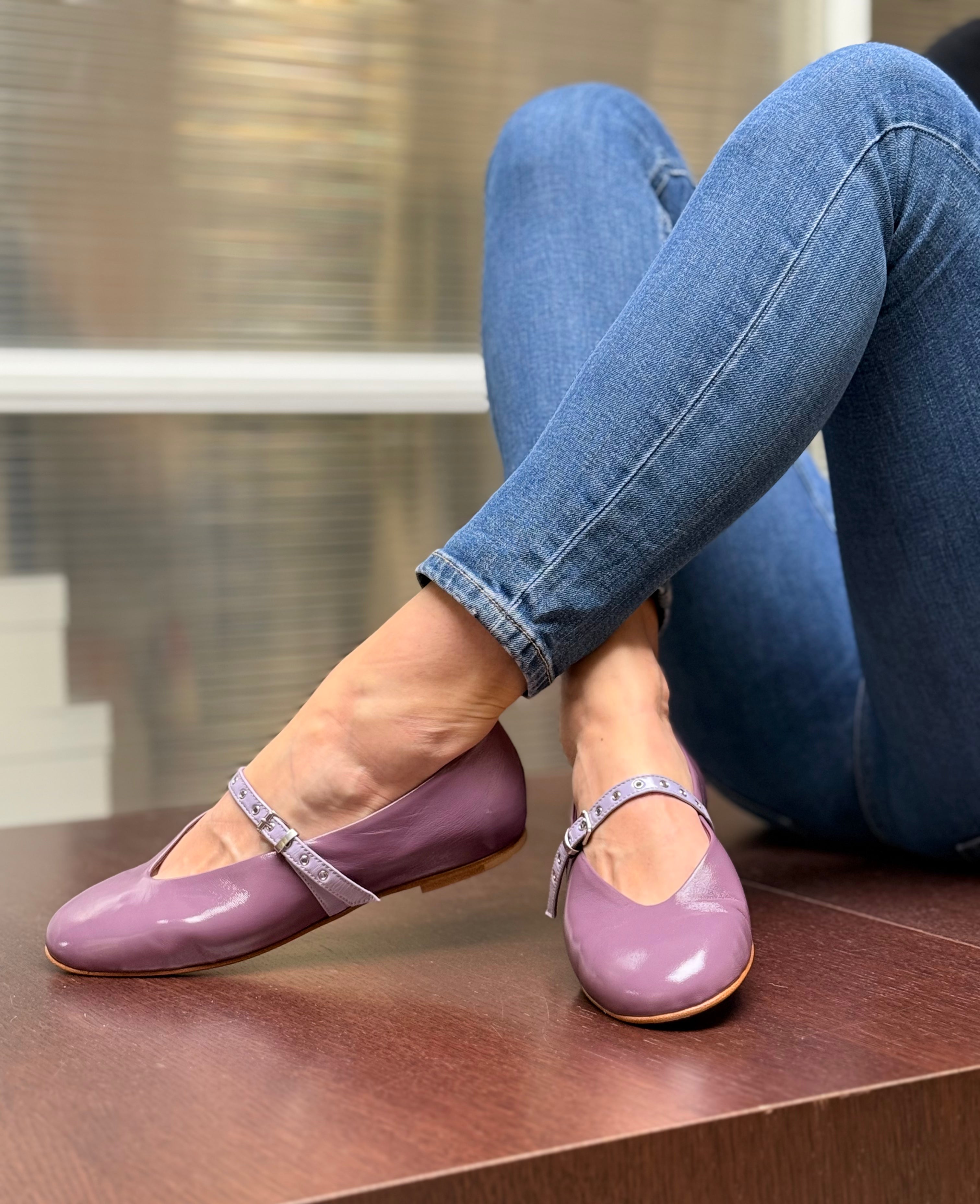 Image of Tilde Uva ballerina a sacchetto in vernice viola su base camoscio lavorazione artigianale