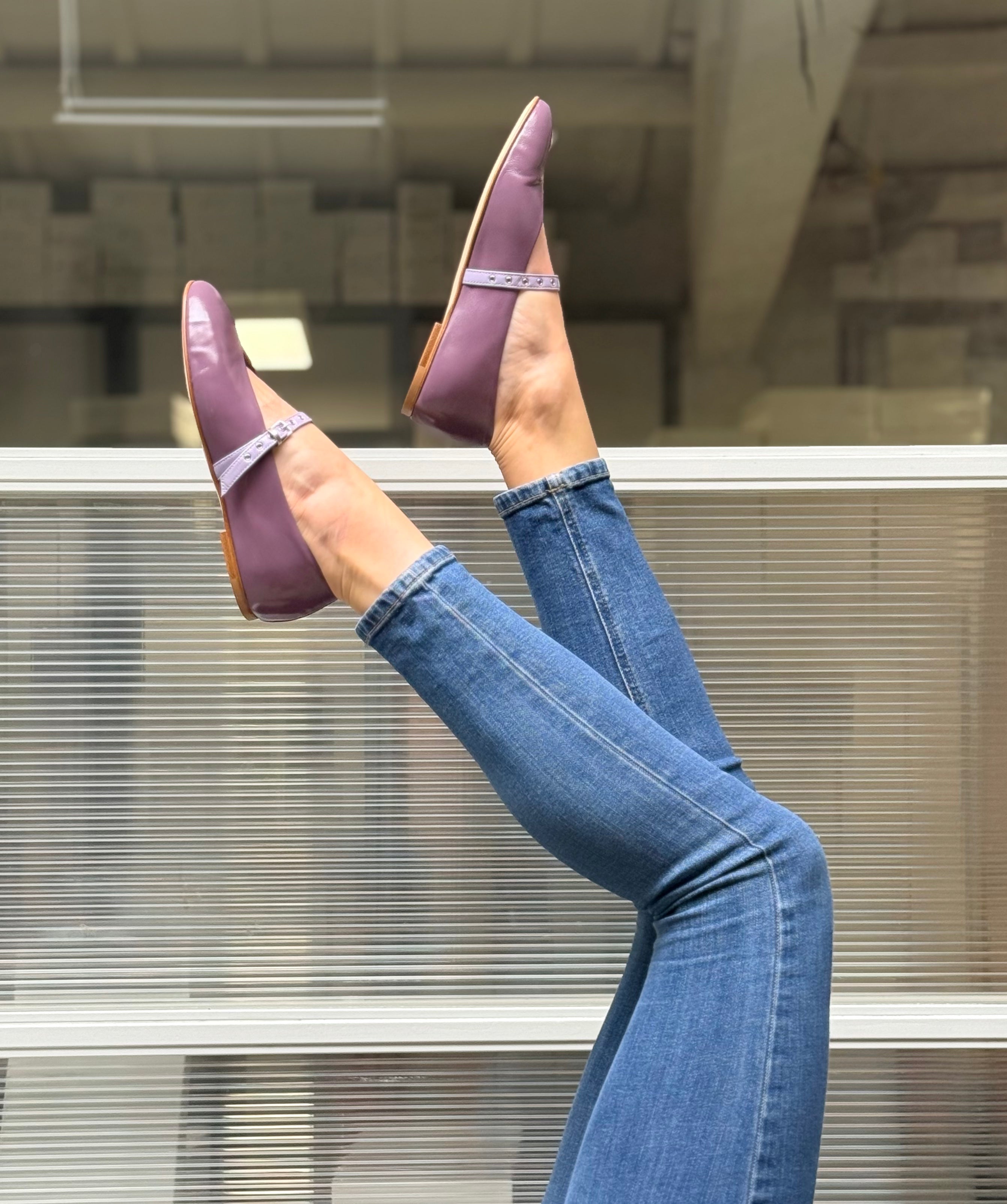 Image of Tilde Uva ballerina a sacchetto in vernice viola su base camoscio lavorazione artigianale