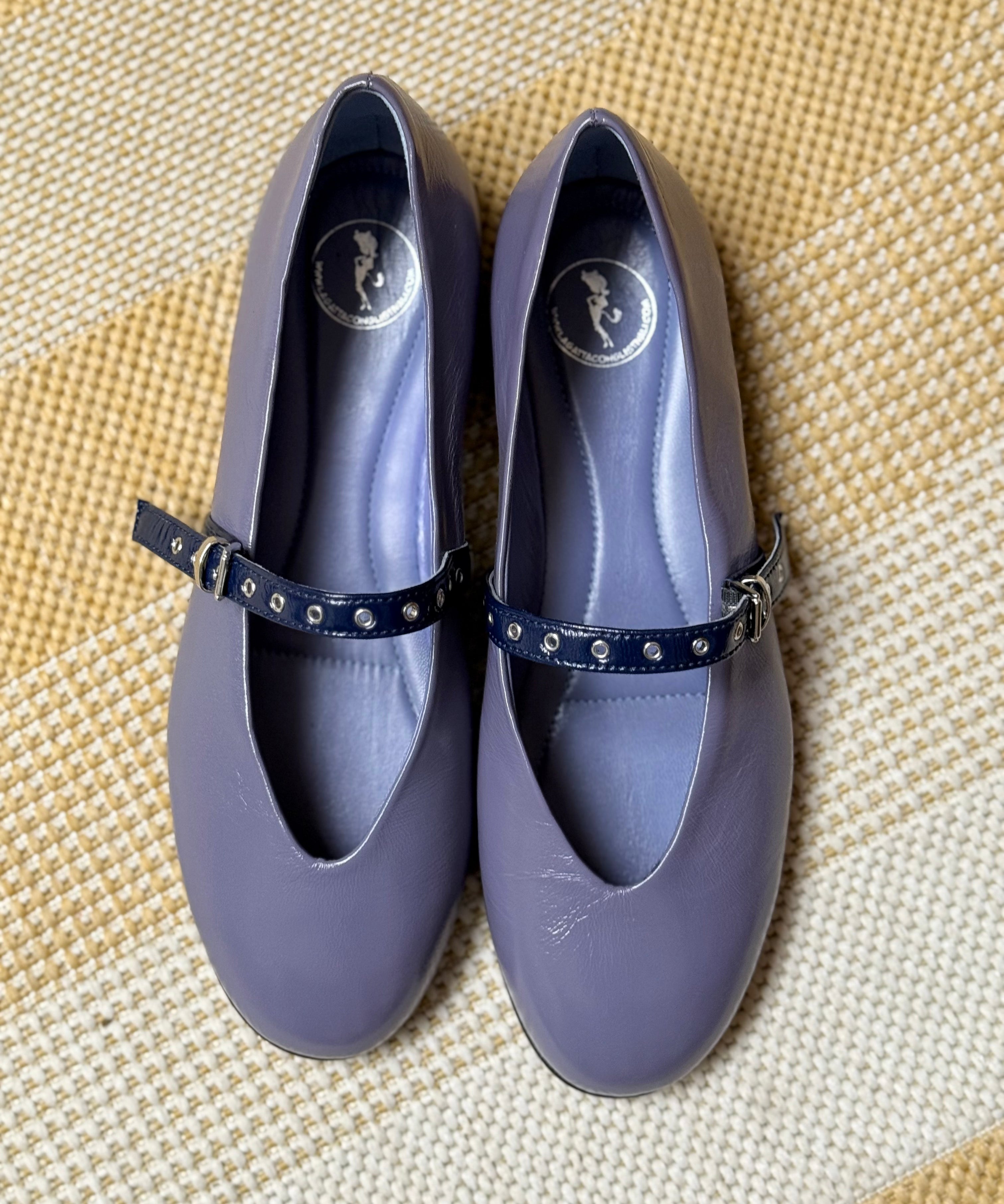 Image of Tilde Nube ballerina a sacchetto in vernice polvere su base camoscio lavorazione artigianale