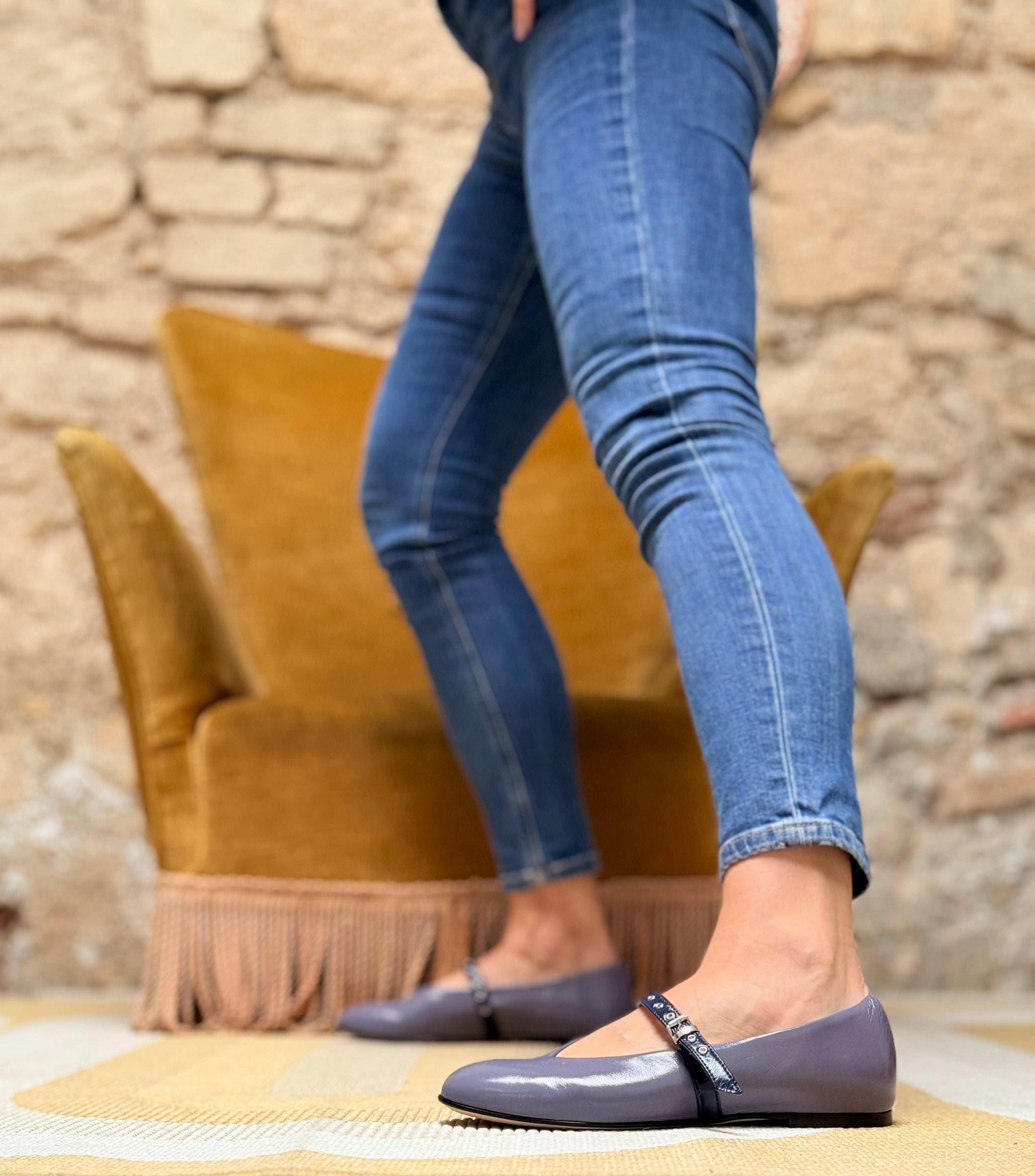 Tilde Nube ballerina a sacchetto in vernice polvere su base camoscio lavorazione artigianale
