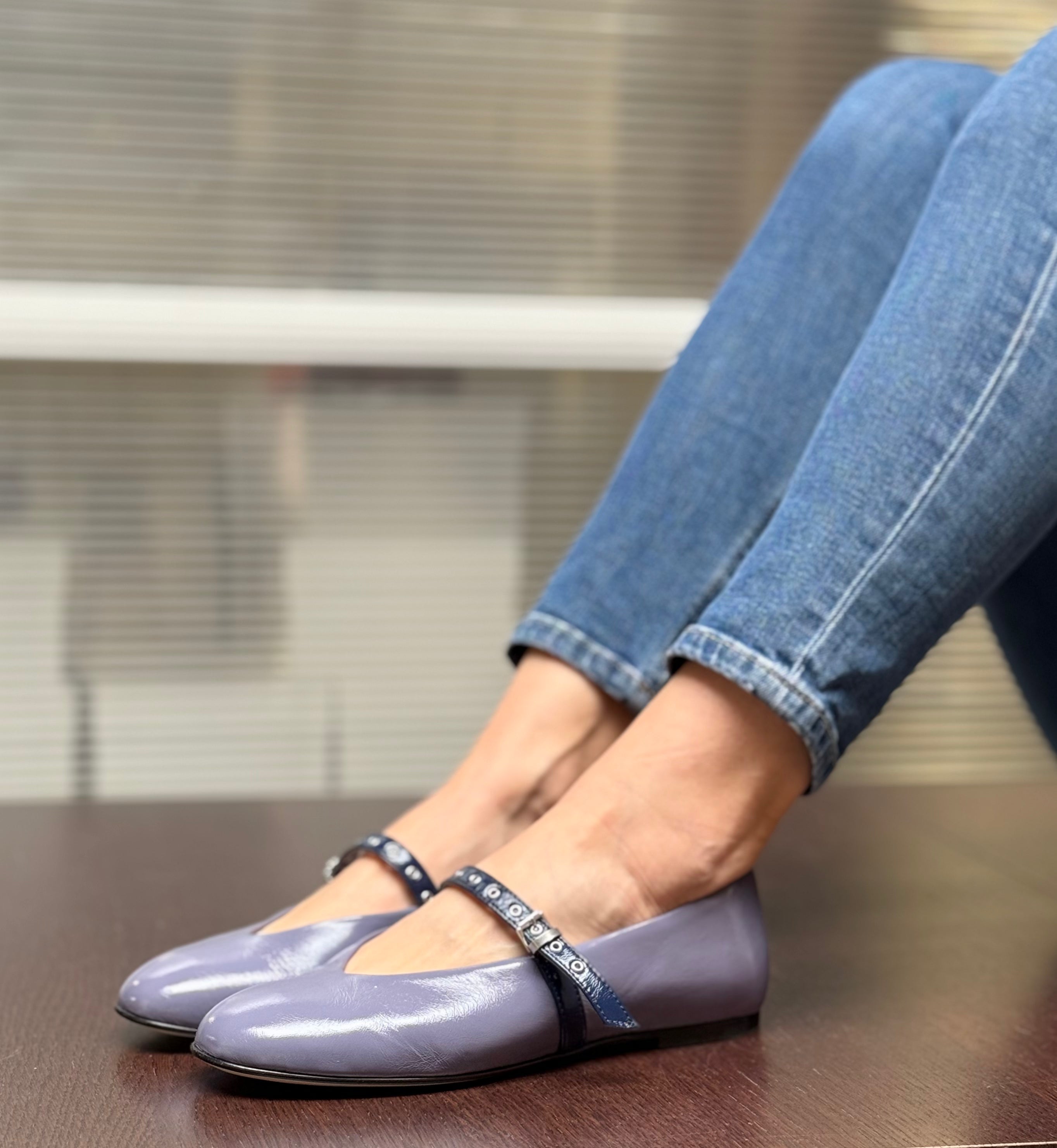Tilde Nube ballerina a sacchetto in vernice polvere su base camoscio lavorazione artigianale