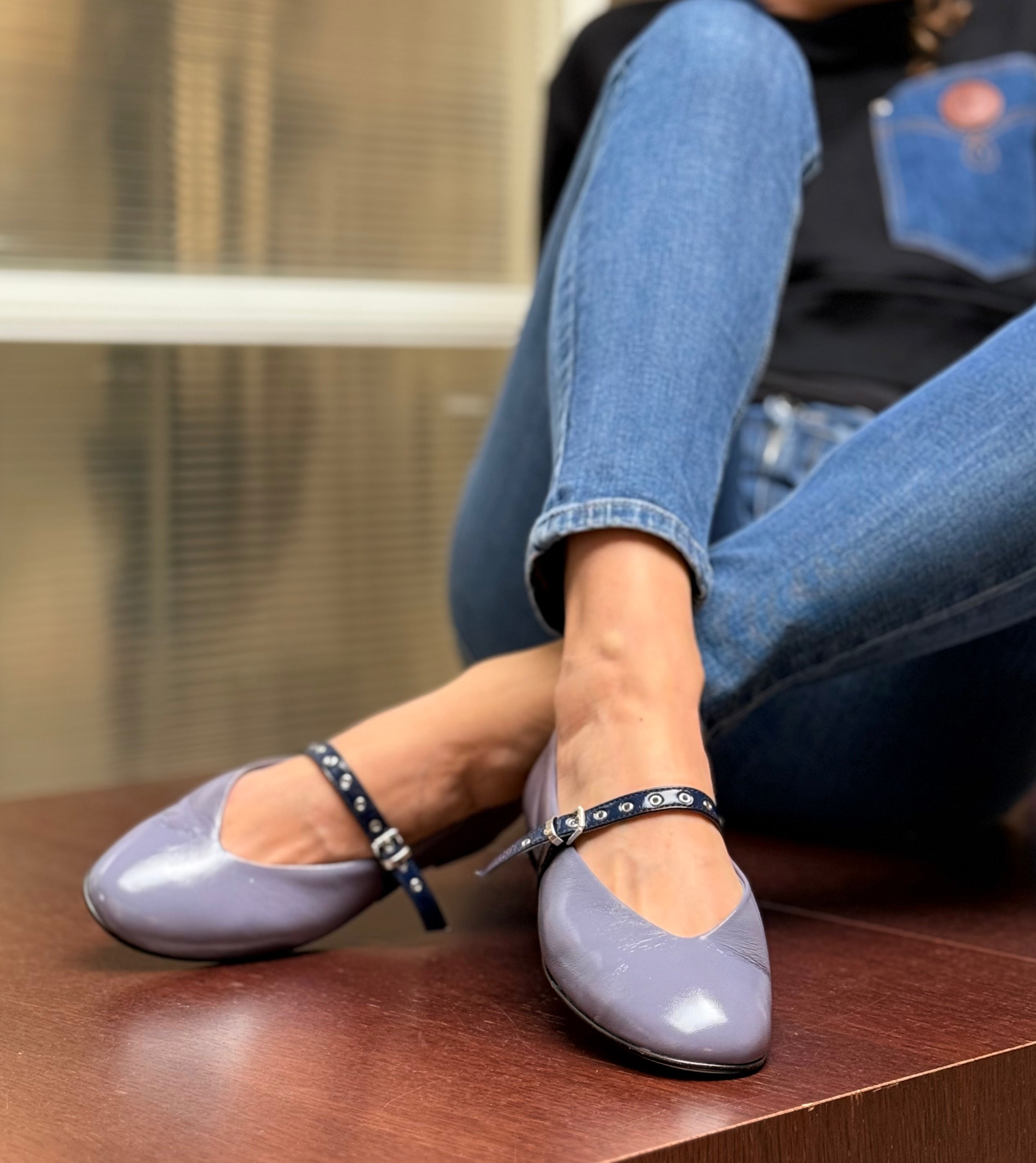 Tilde Nube ballerina a sacchetto in vernice polvere su base camoscio lavorazione artigianale