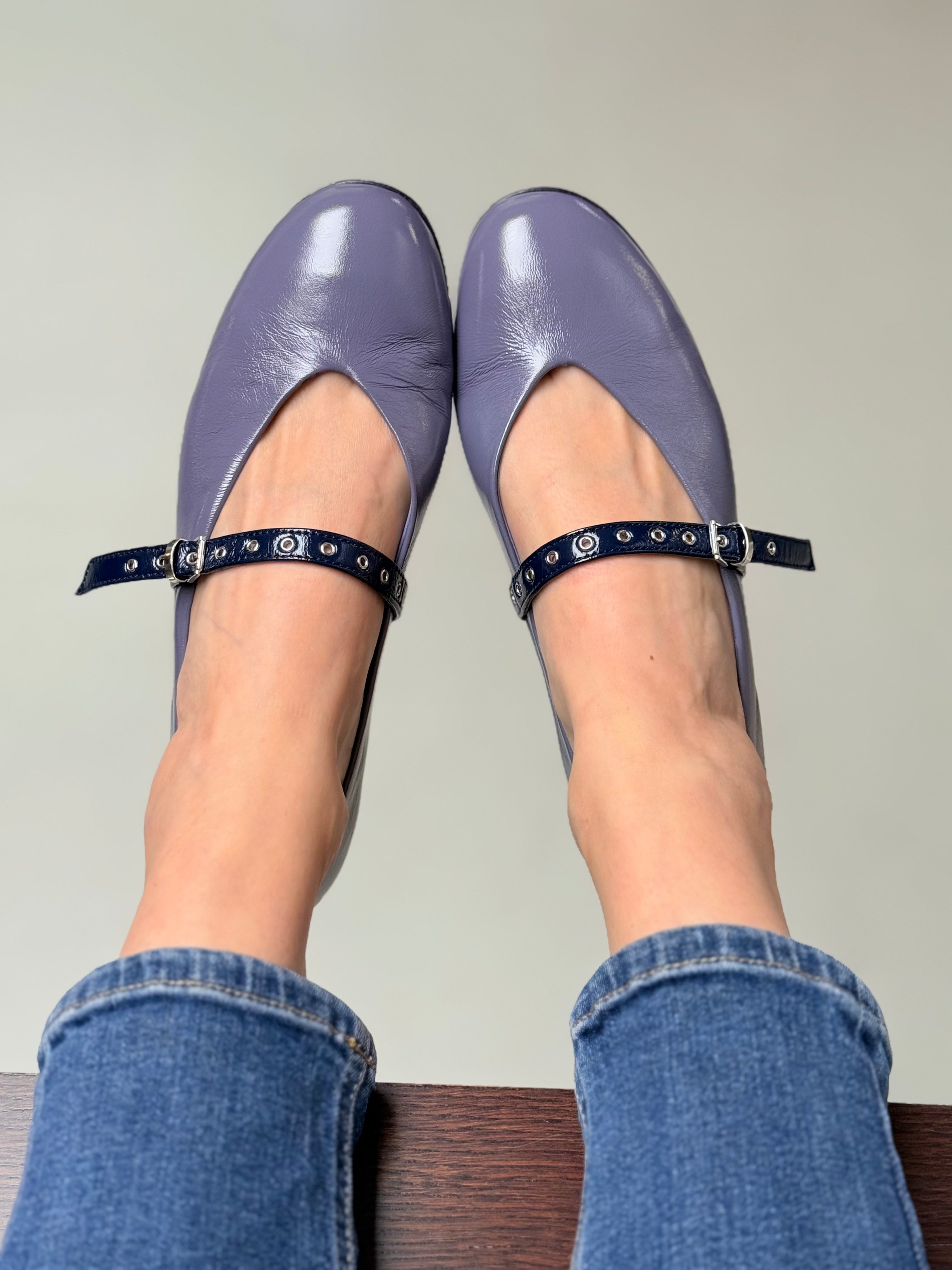 Image of Tilde Nube ballerina a sacchetto in vernice polvere su base camoscio lavorazione artigianale