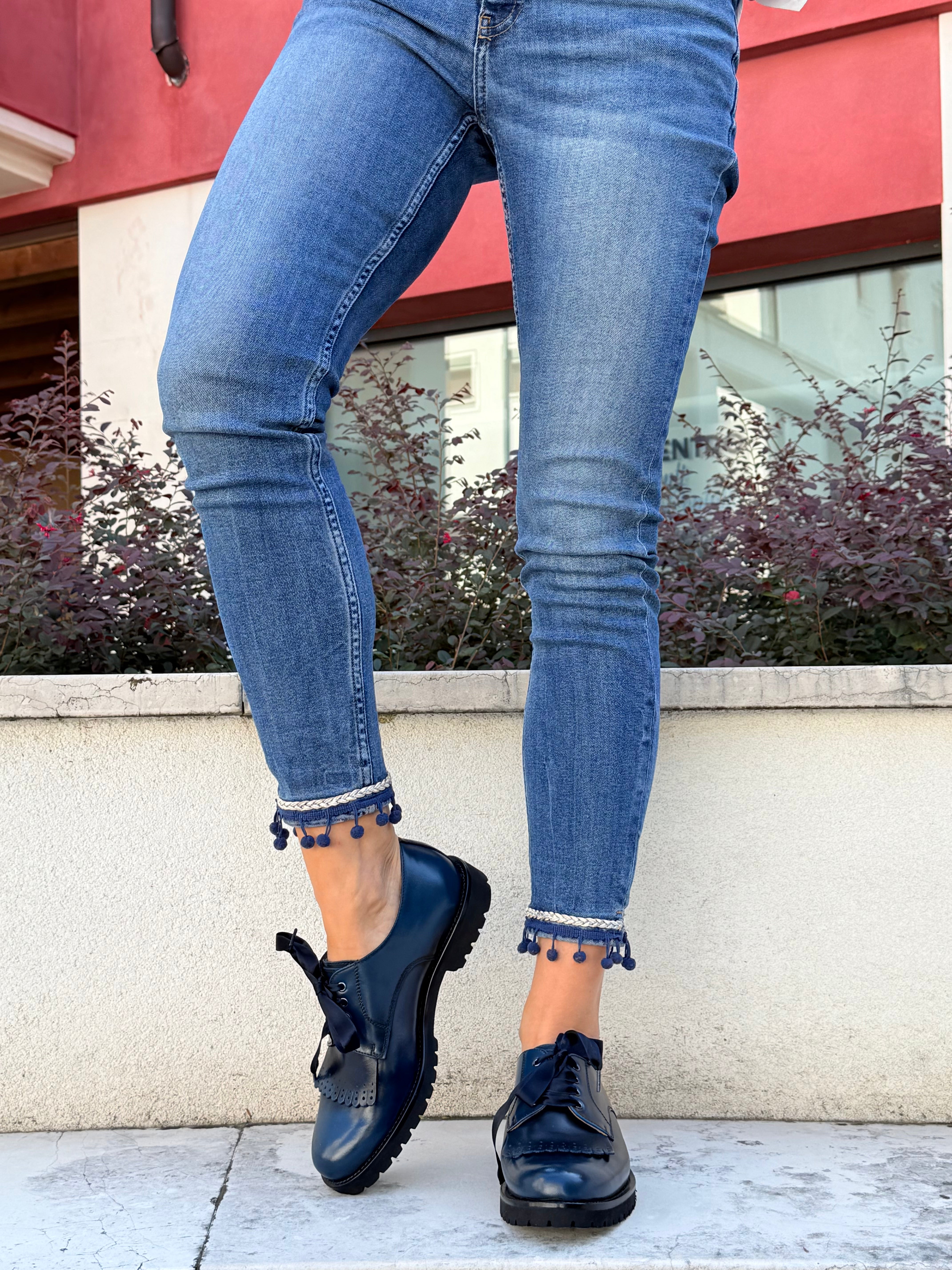 Image of Tiger Blue scarpa bassa allacciata in nappa blu artigianale marchigiana