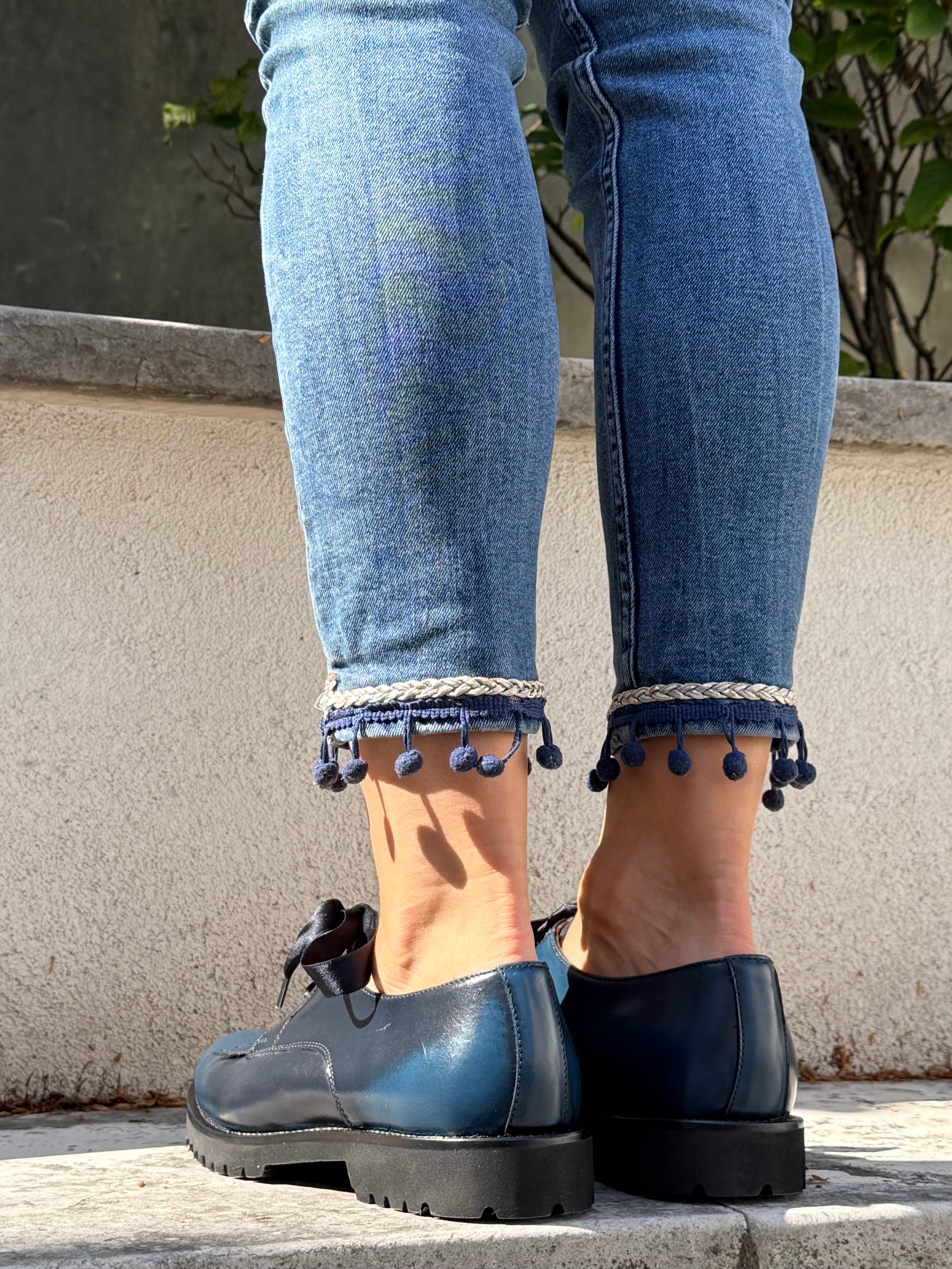 Image of Tiger Blue scarpa bassa allacciata in nappa blu artigianale marchigiana