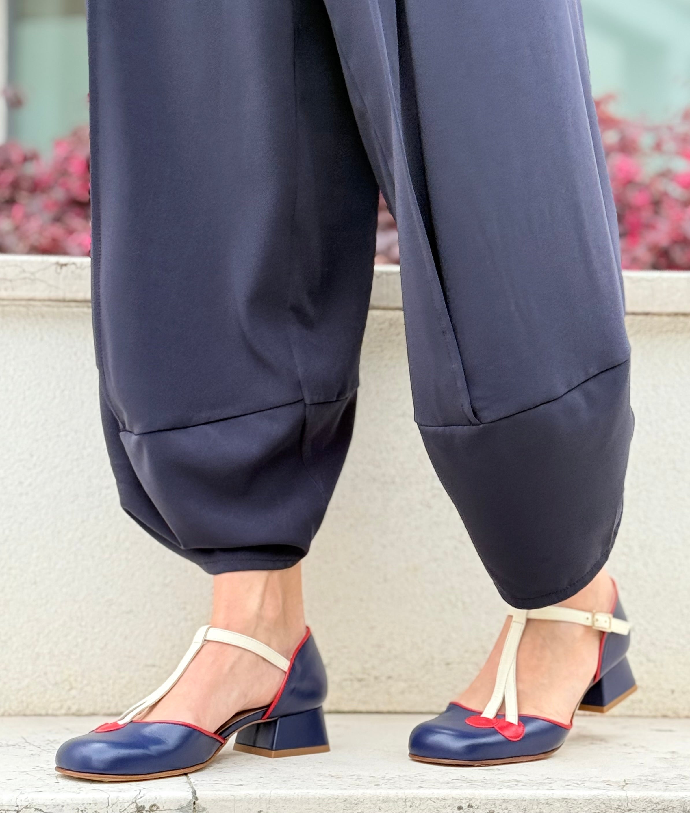 Maraska Blue d&#39;orsay in nappa blu aperta ai lati tacco 3 cm artigianale marchigiana