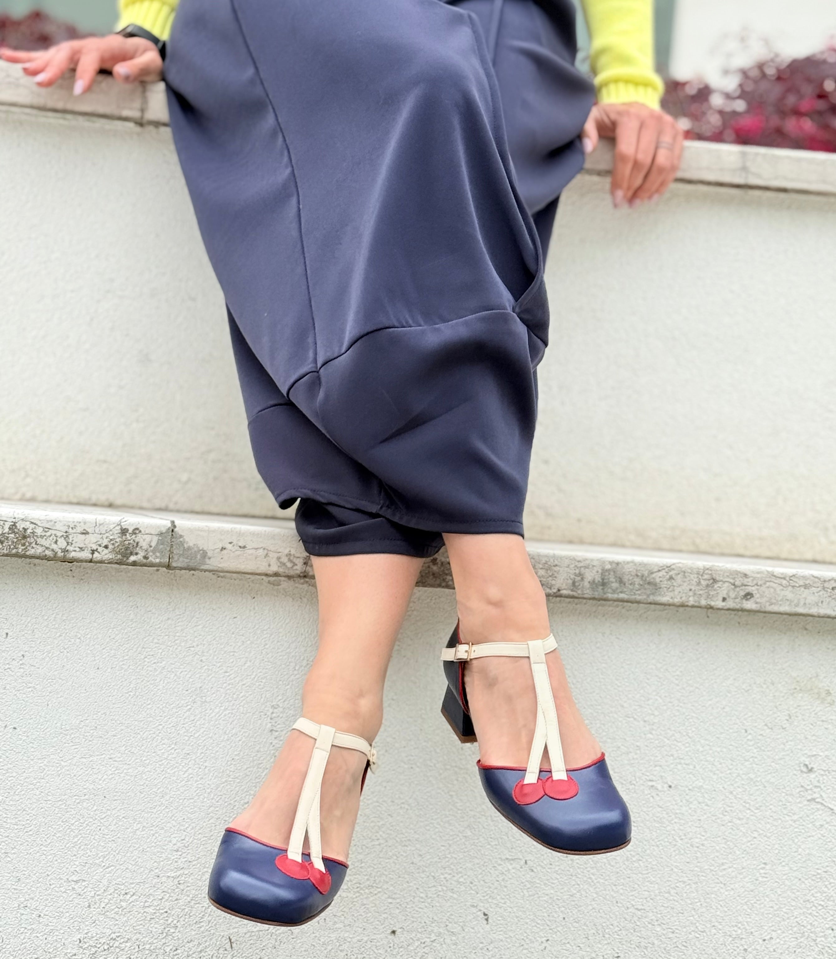 Image of Maraska Blue d'orsay in nappa blu aperta ai lati tacco 3 cm artigianale marchigiana