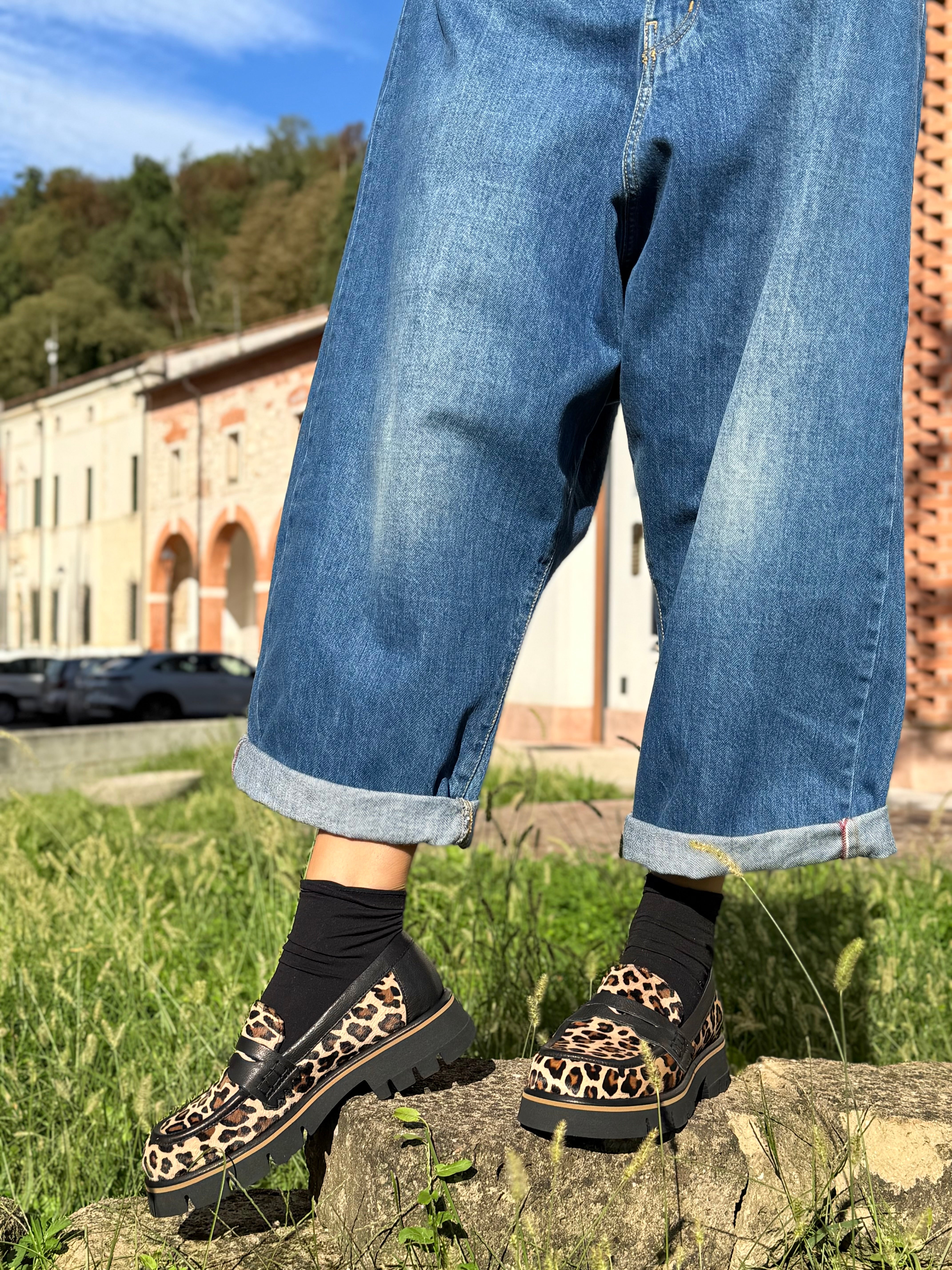 Image of Benon Pony mocassino in nappa nera e cavallino maculato artigianale marchigiana