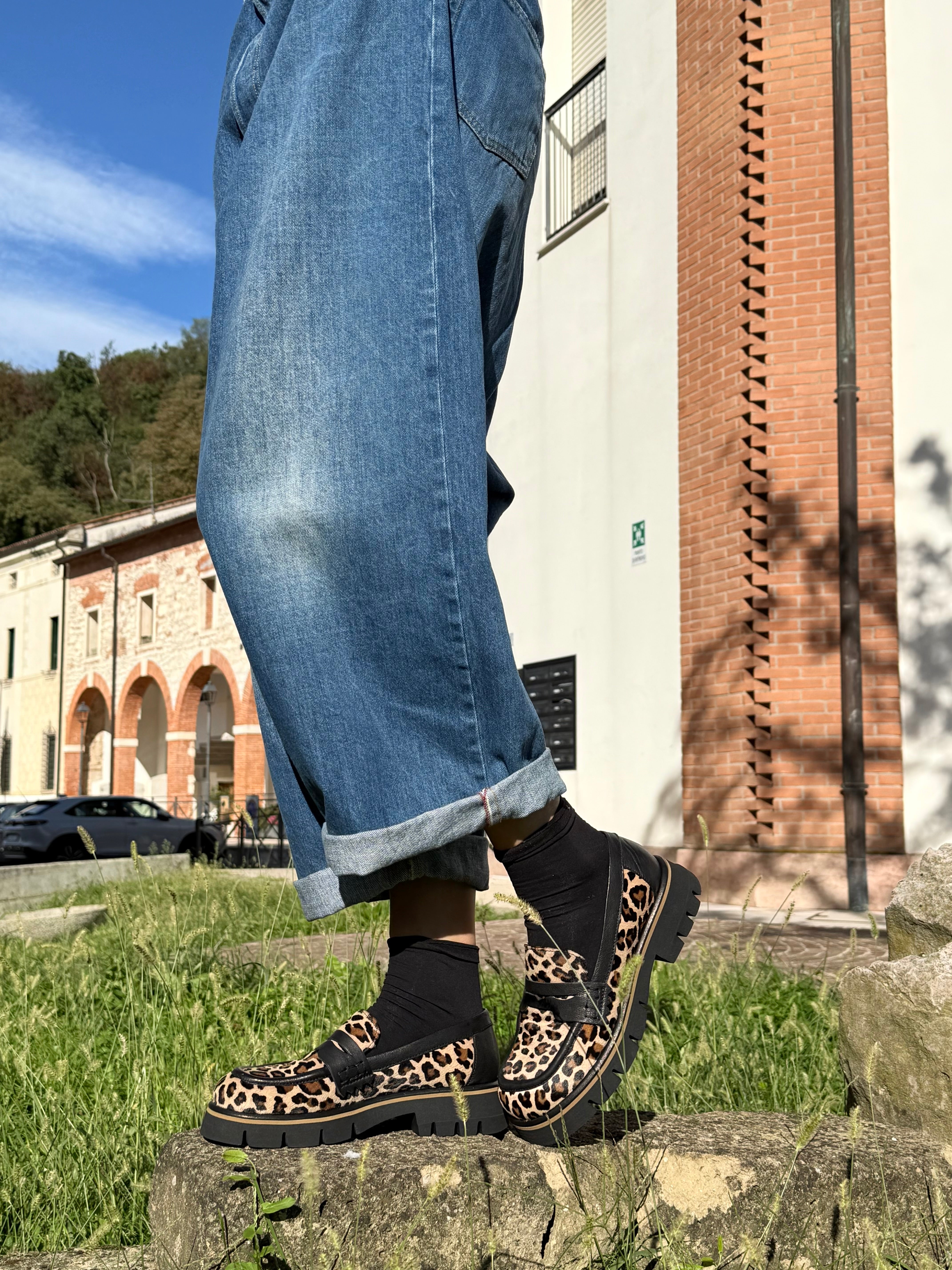 Image of Benon Pony mocassino in nappa nera e cavallino maculato artigianale marchigiana