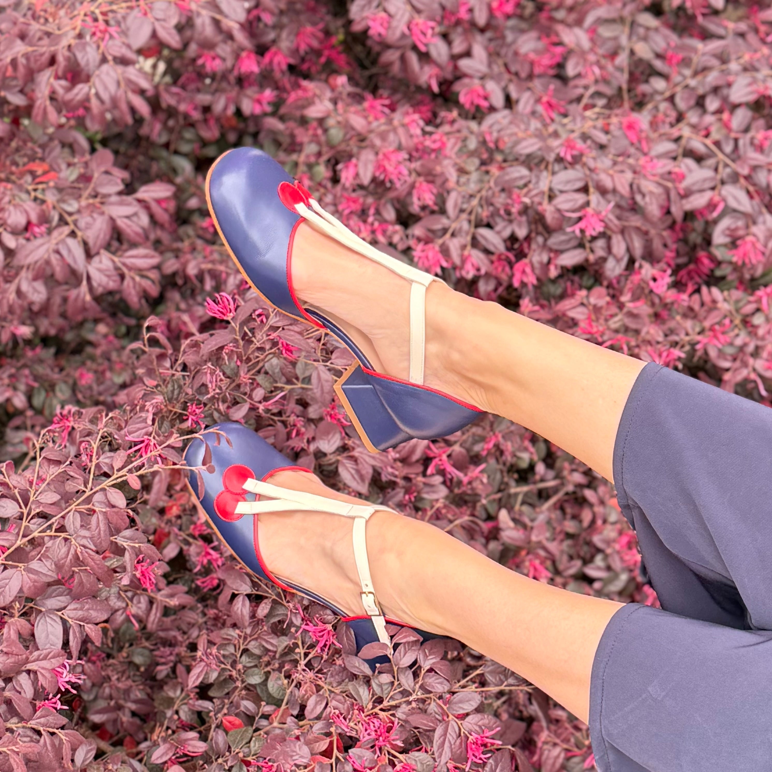 Image of Maraska Blue d'orsay in nappa blu aperta ai lati tacco 3 cm artigianale marchigiana