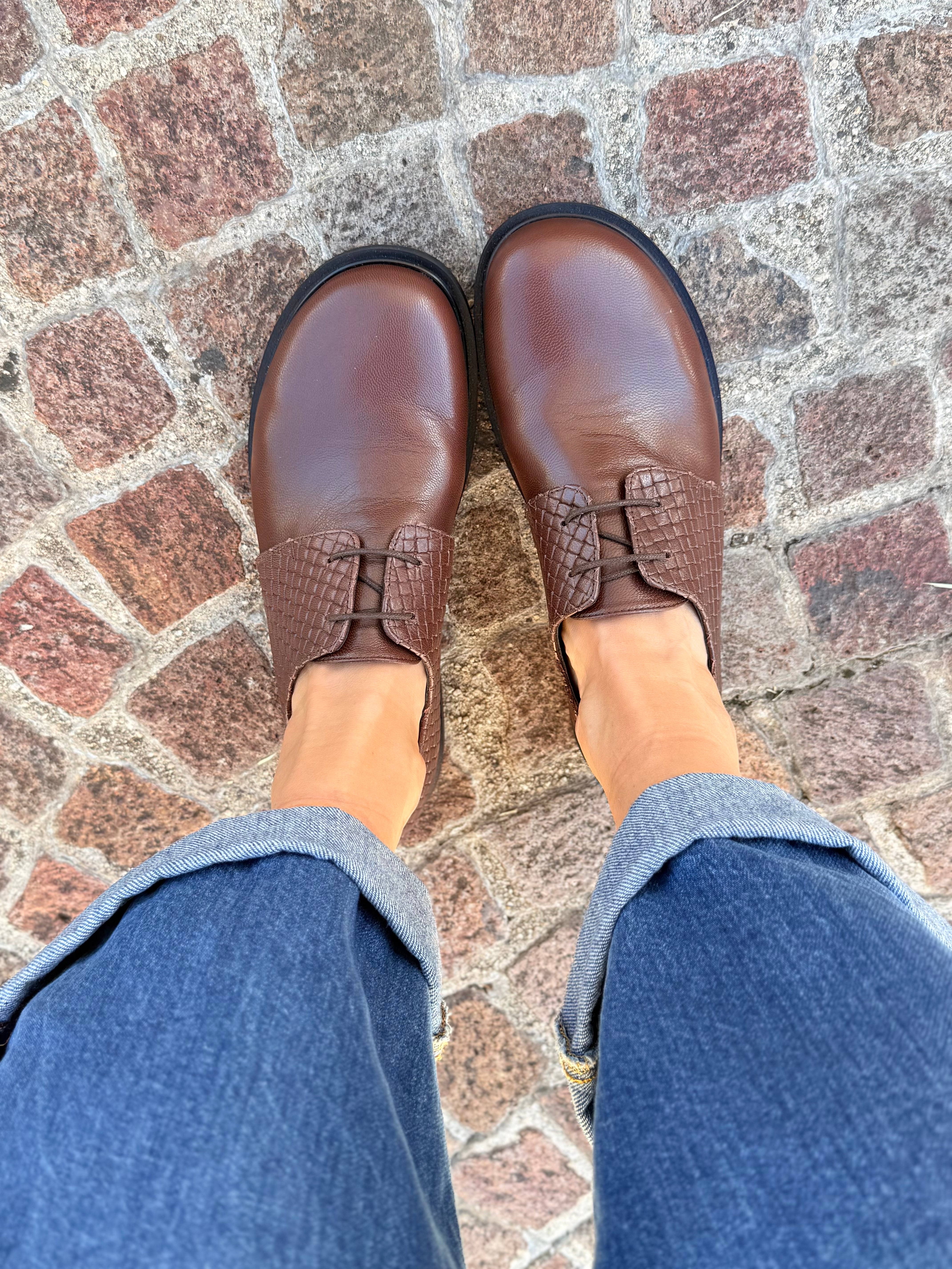 Image of Bologna Brown allacciata bassa in nappa marrone tacco 1.5 artigianale marchigiana