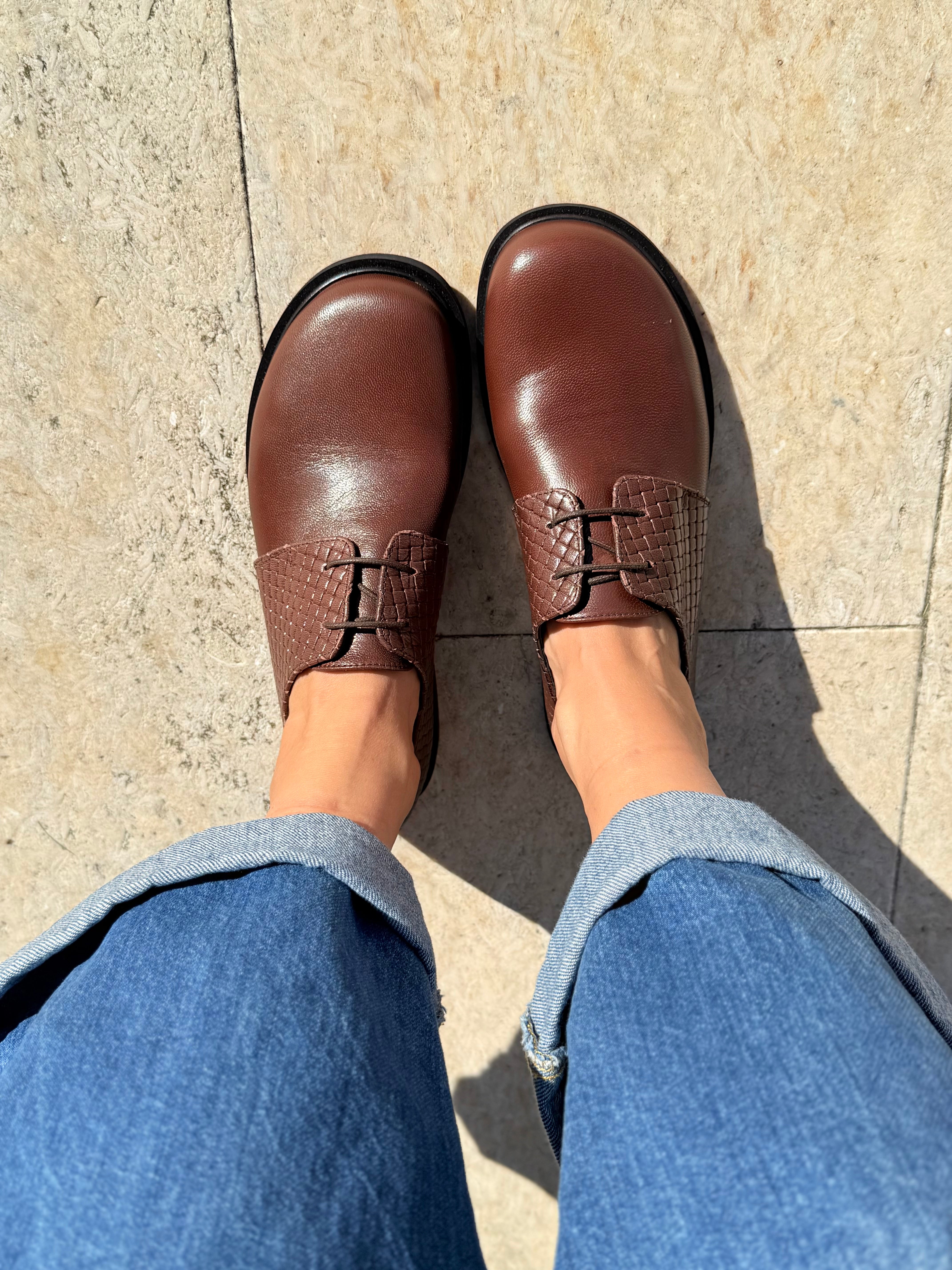 Image of Bologna Brown allacciata bassa in nappa marrone tacco 1.5 artigianale marchigiana