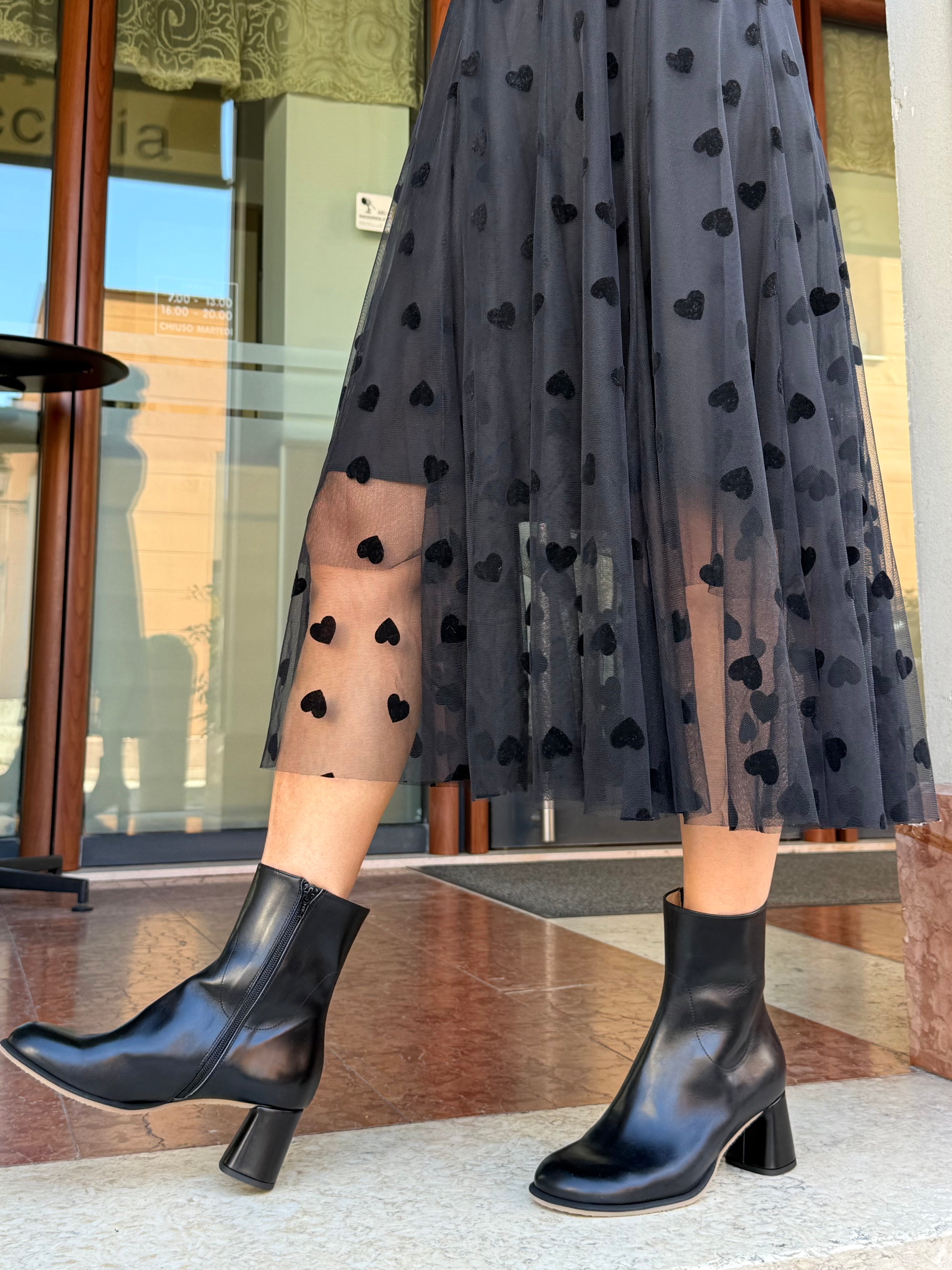 Image of Clo Black tronchetto in nappa nera tacco 6 artigianale marchigiana