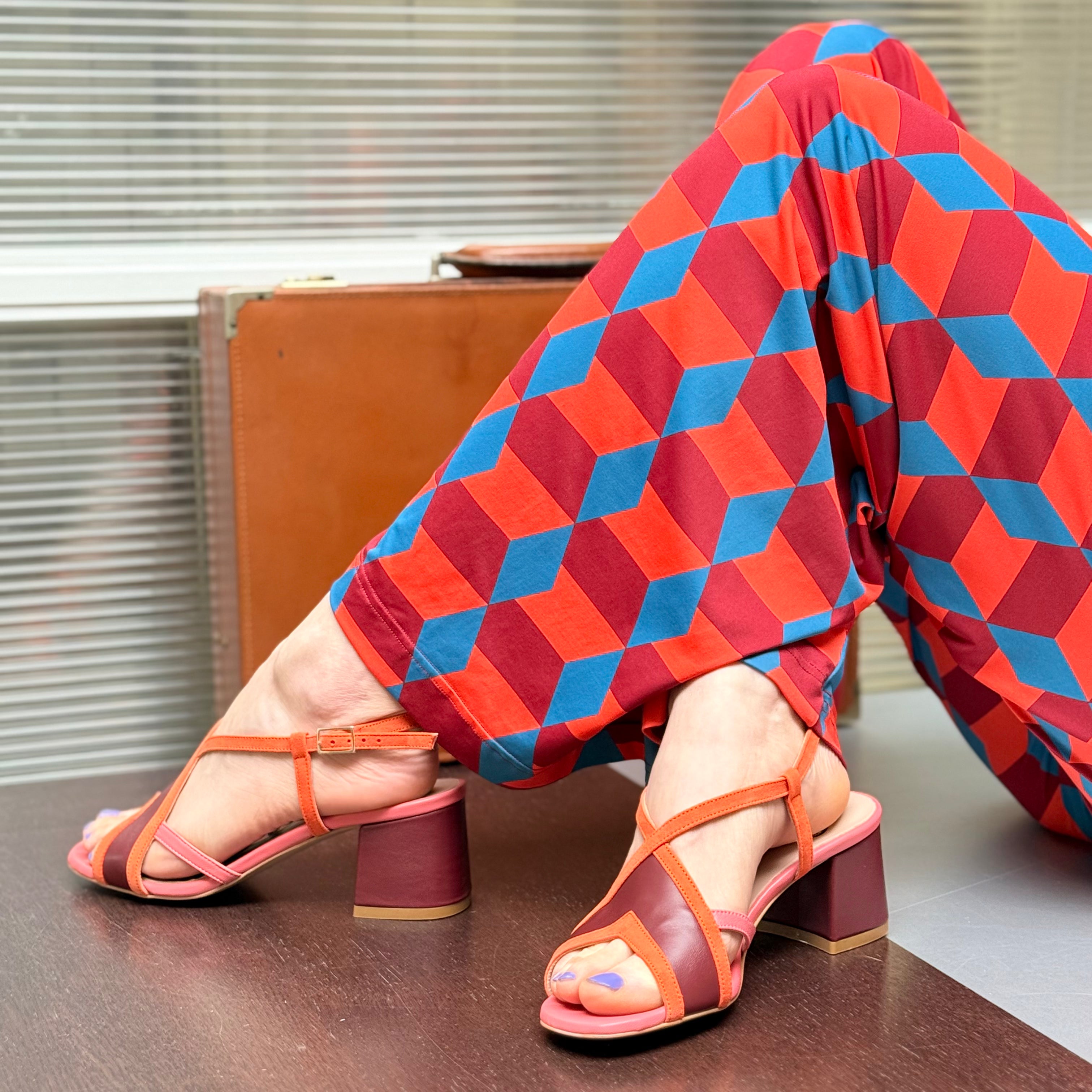 Vivi Orange sandalo in nappa bordeaux e camoscio arancio tacco 6.5 lavorazione pugliese
