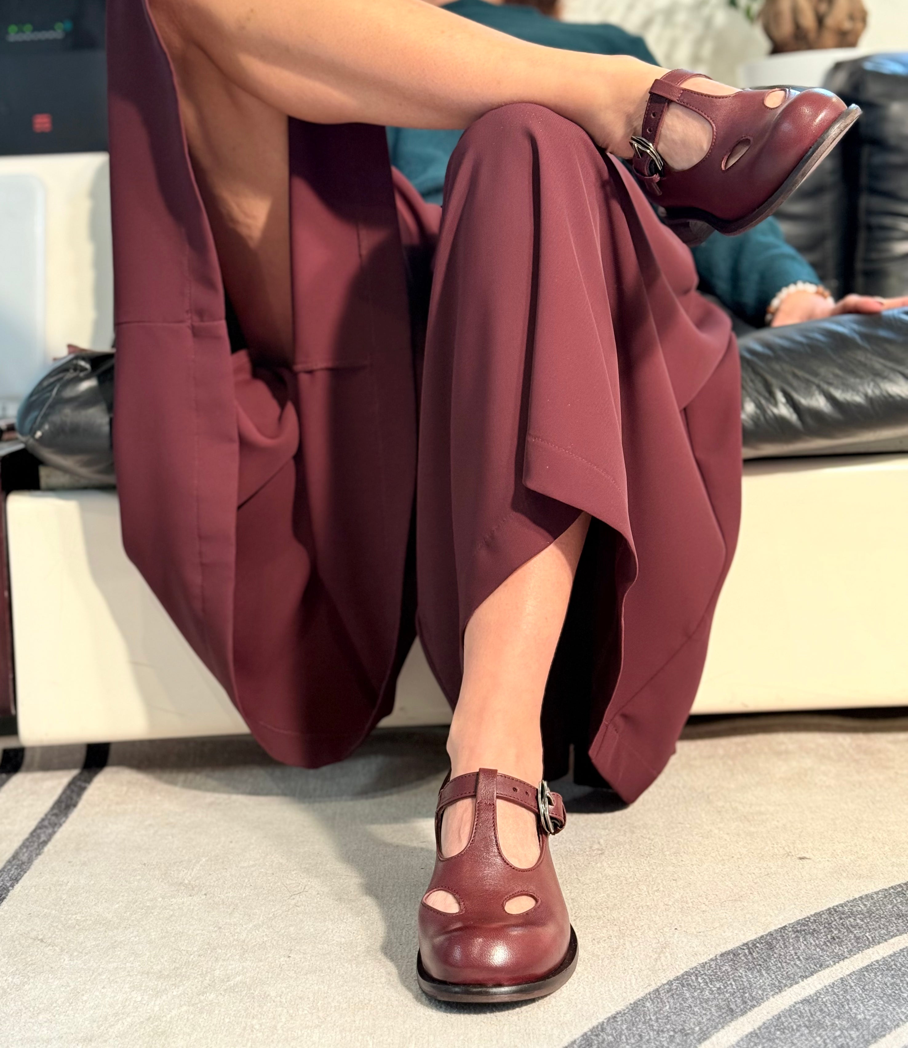 Image of Kokiri Wine bebe con occhietti in pelle bordeaux tacco 3cm artigianale marchigiana