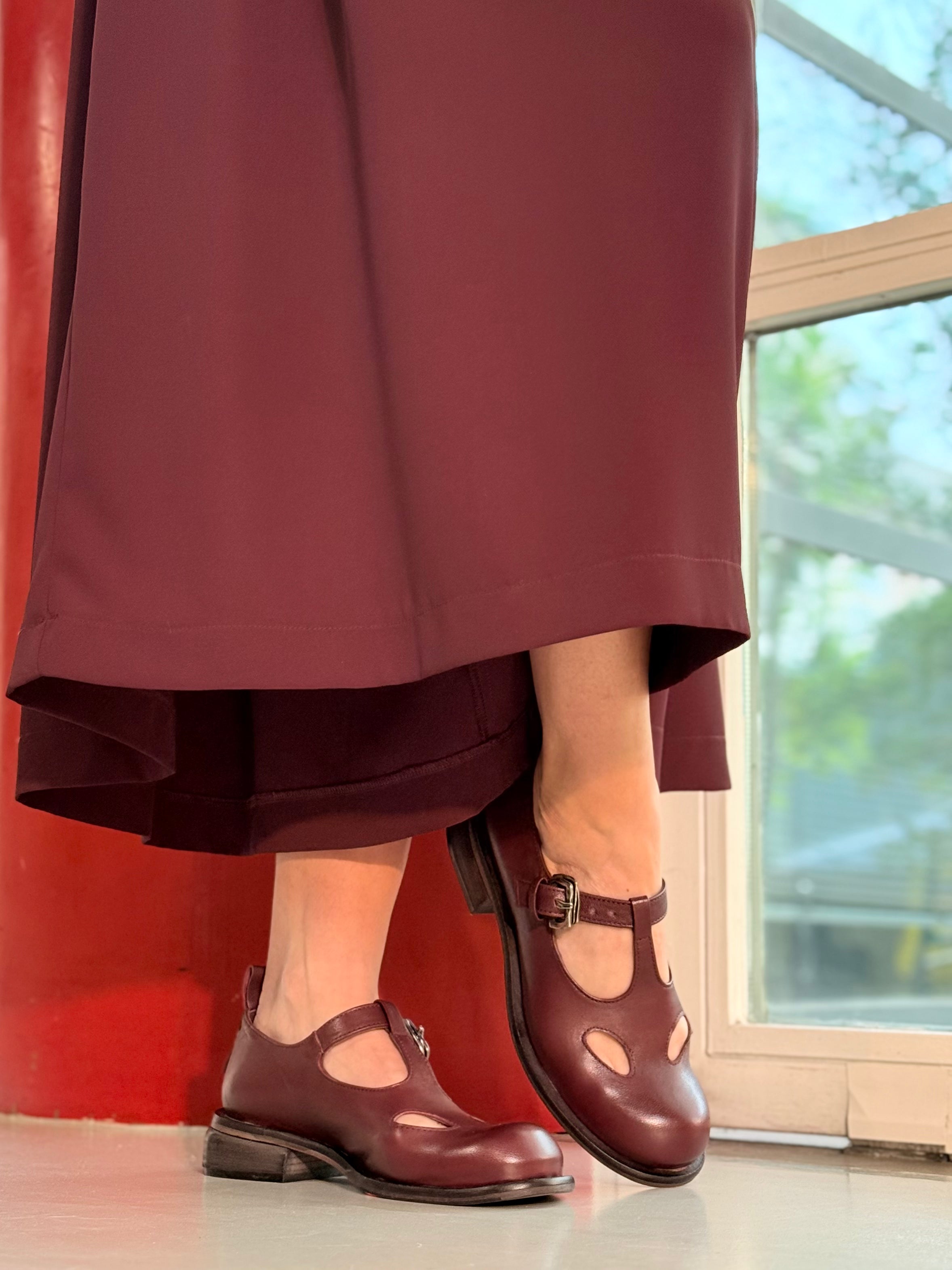Image of Kokiri Wine bebe con occhietti in pelle bordeaux tacco 3cm artigianale marchigiana