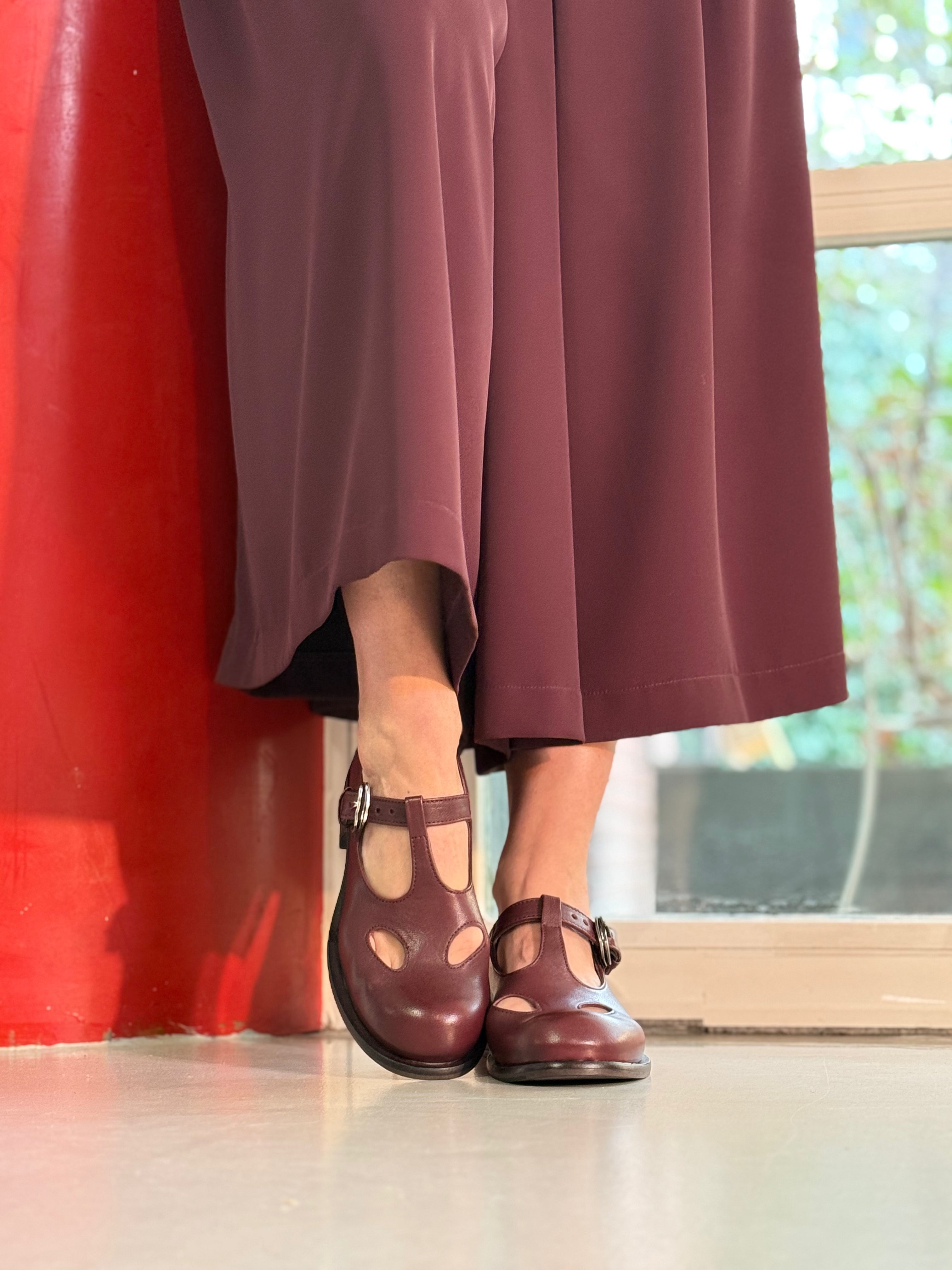 Image of Kokiri Wine bebe con occhietti in pelle bordeaux tacco 3cm artigianale marchigiana