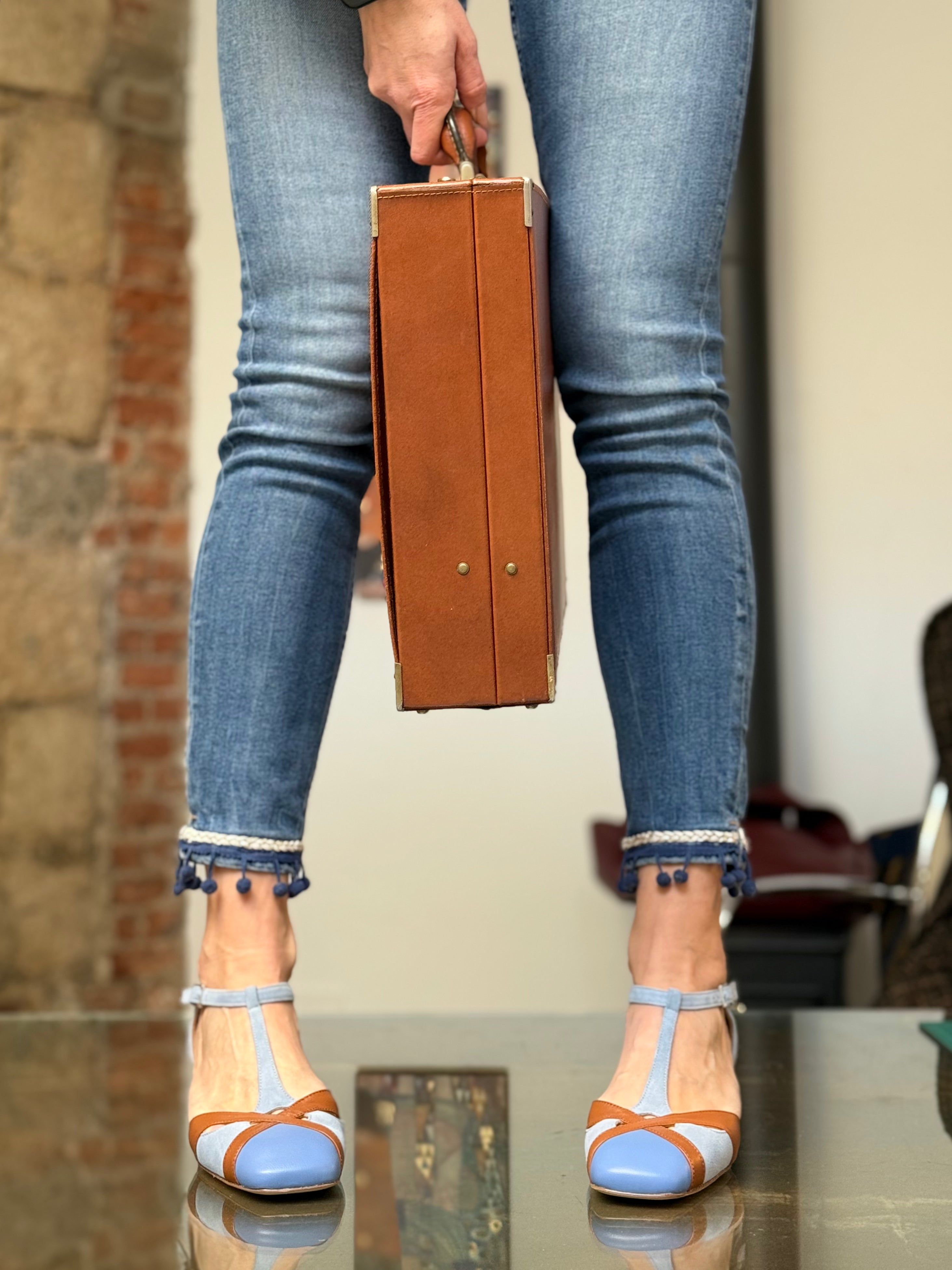 Image of Monella Jeans decollete t-bar in nappa celeste e marrone  e camoscio azzurro - tacco 3.5 lavorazione marchigiana