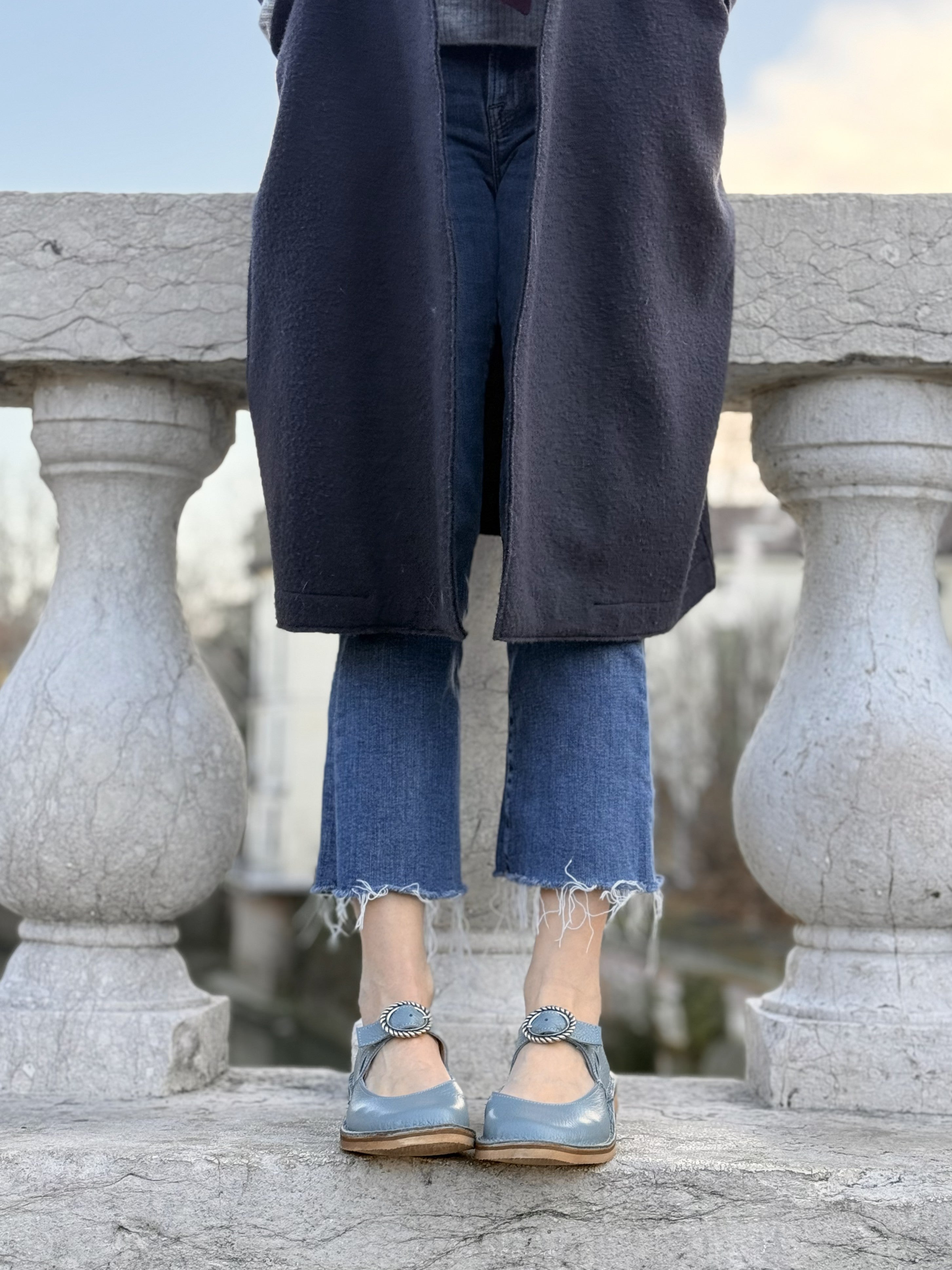 Image of Nane Polvere scarpa bassa in pelle azzurro polvere con fibbia artigianale toscana
