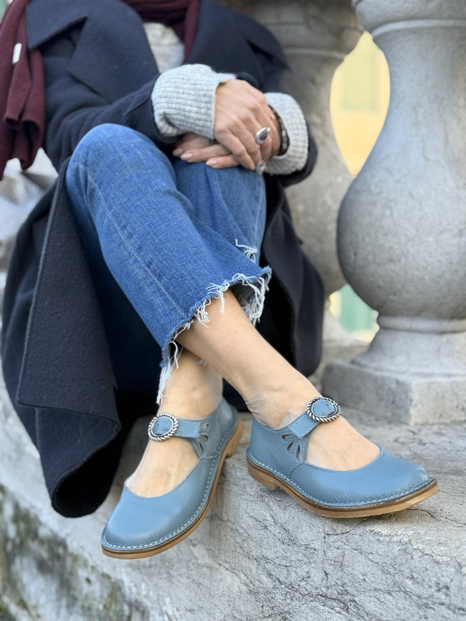 Image of Nane Polvere scarpa bassa in pelle azzurro polvere con fibbia artigianale toscana