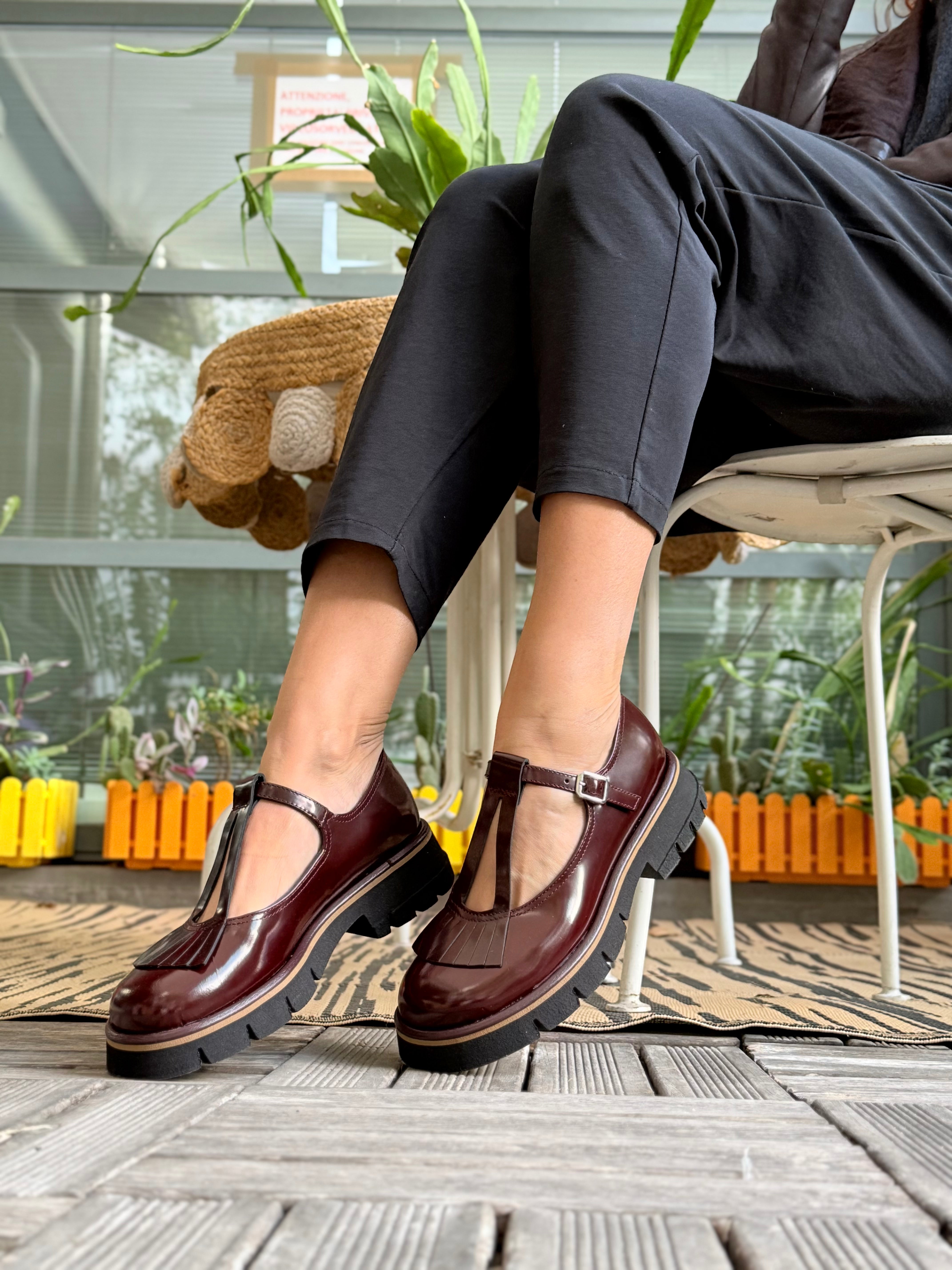 Image of Urban Bordo scarpa bassa in pelle abrasivata bordeaux artigianale marchigiana
