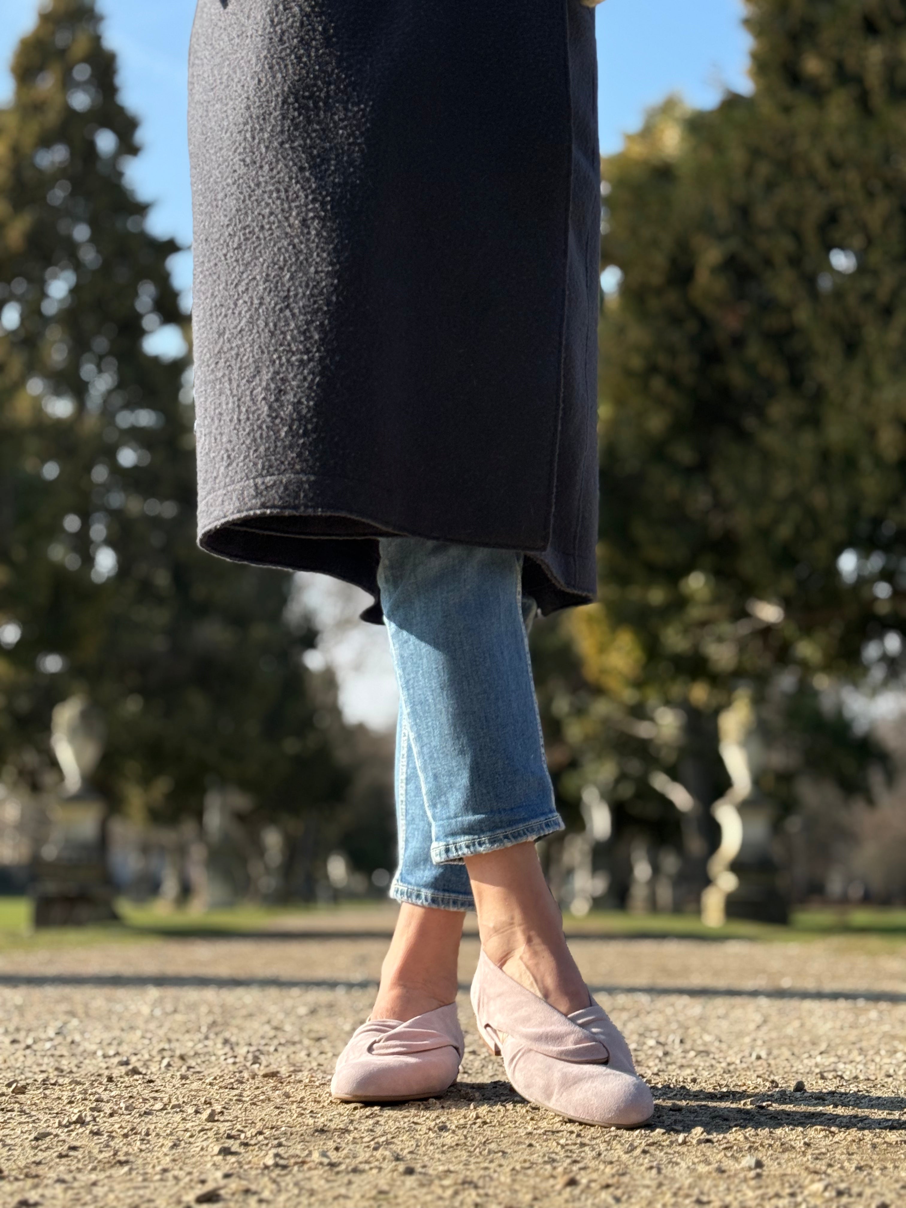 Image of Glenda Rose scarpina bassa in camoscio rosa tacco 1 artigianale toscana